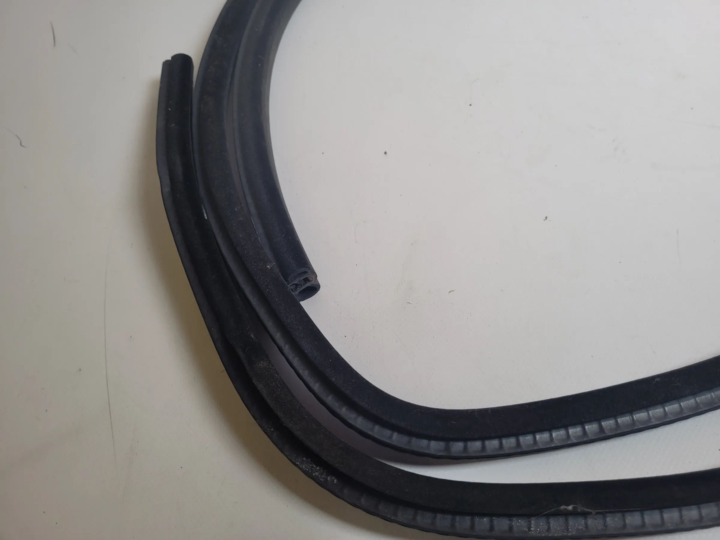 BMW 5er Touring E39 Türdichtung Rahmen Links Hinten Innen (Original)