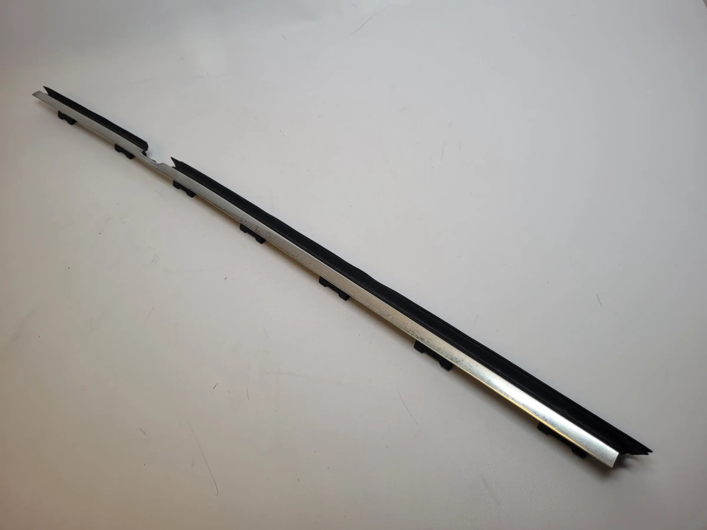 BMW 5er Touring E39 Chrom Leiste Dichtung Hinten Links 51.22-8185817 Original