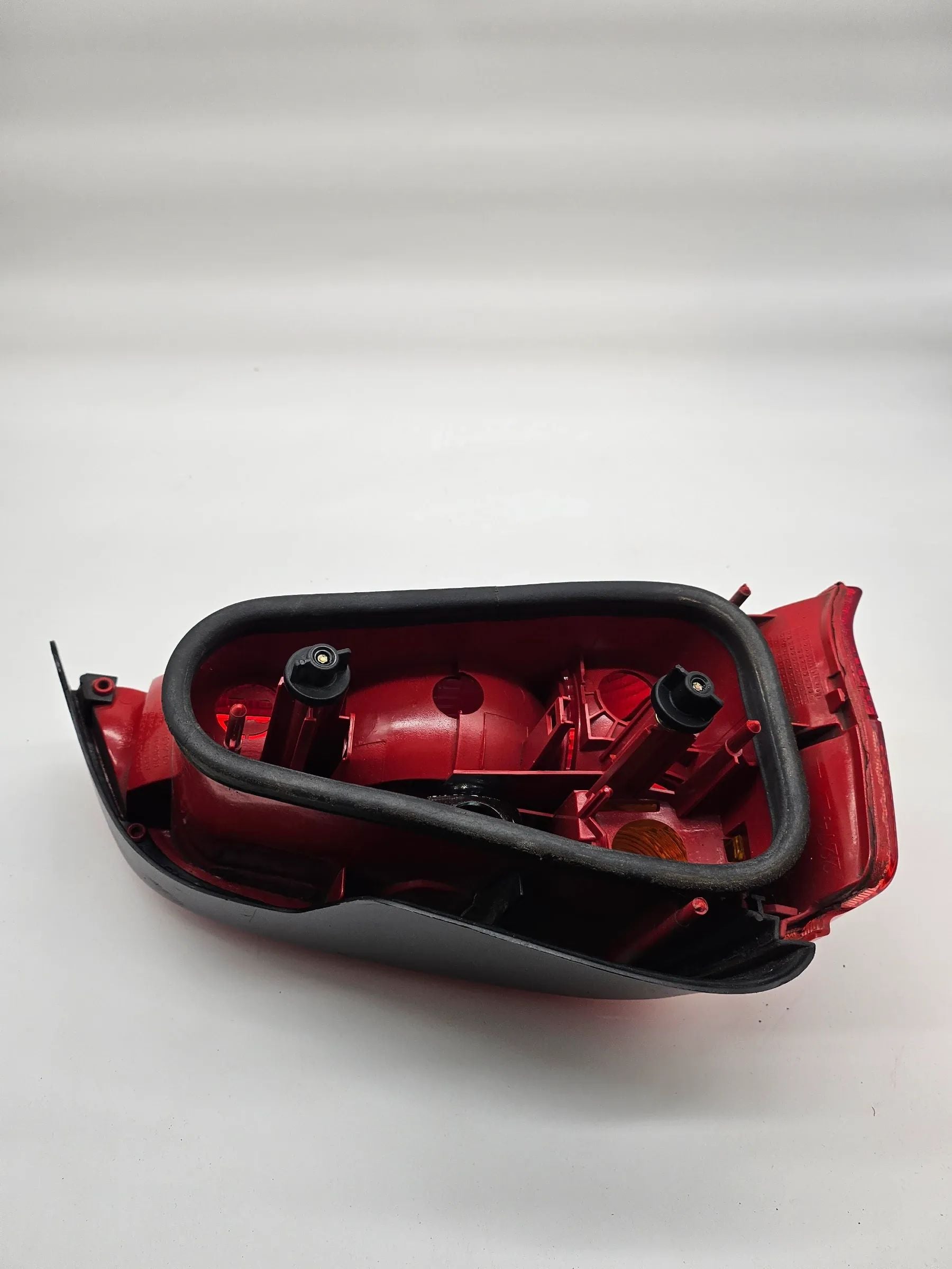 Оригинальный задний правый фонарь Peugeot 106 2274 D