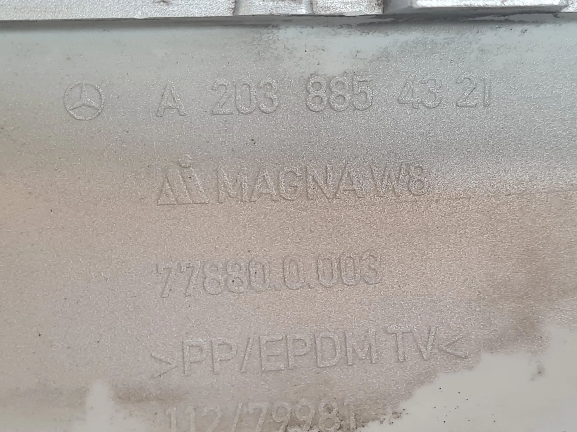 Original Mercedes-Benz C-Klasse (W203) Zierleiste Stoßstange Links, A2038854321