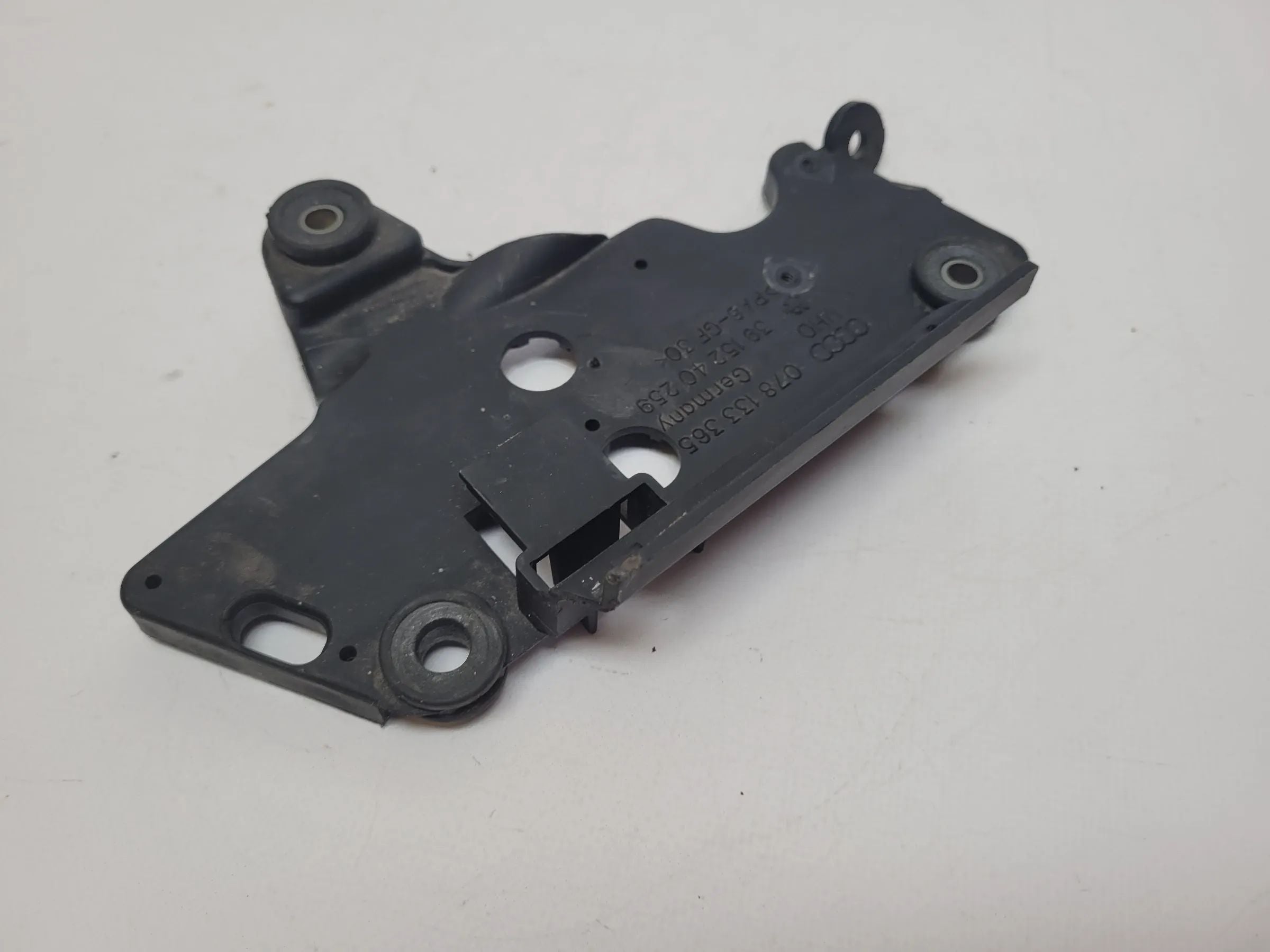 Original Audi A6 (4B2/4B4) Halteplatte Magnetventil 078133365