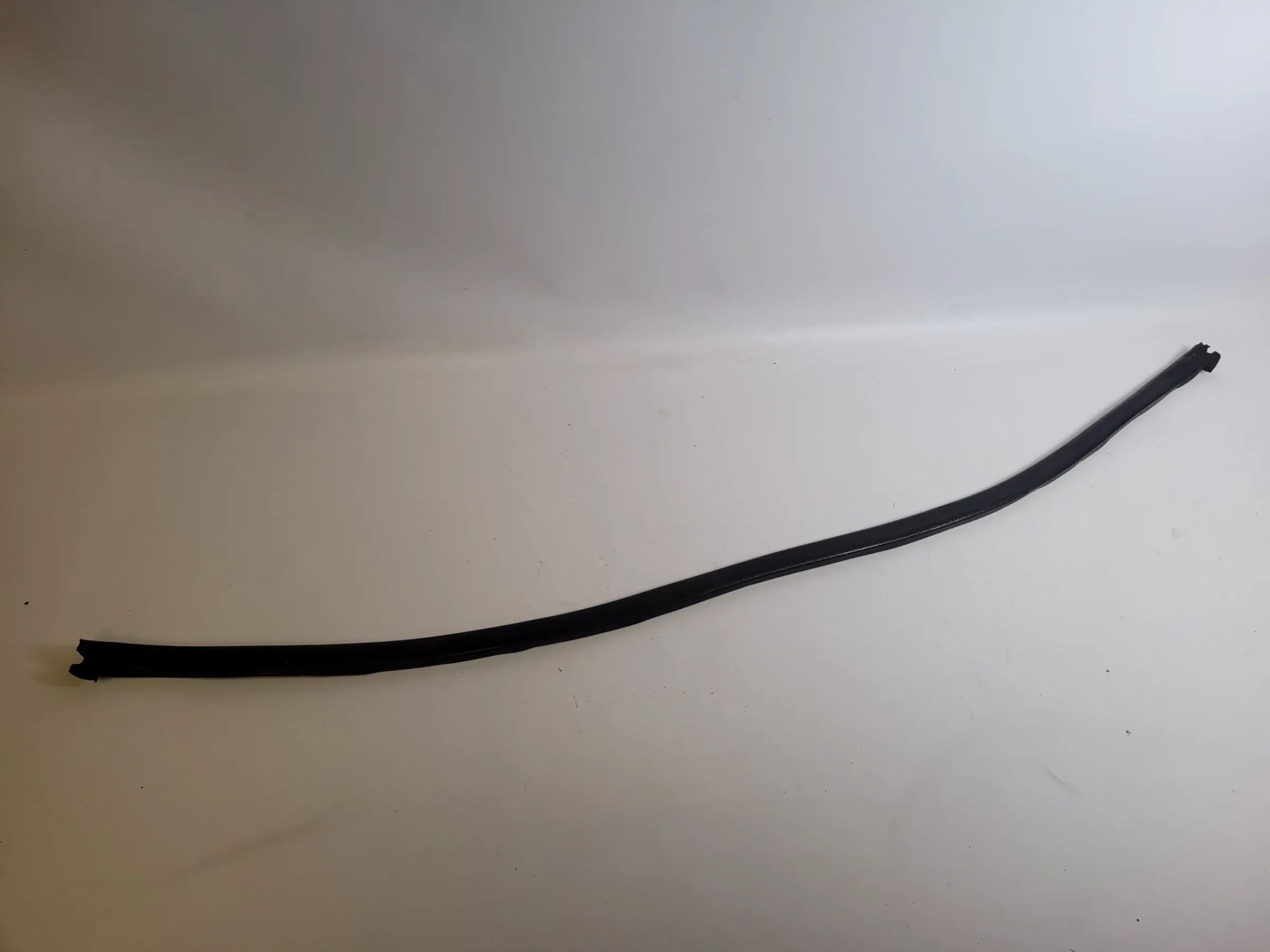 Original Audi A6 (4B2/4B4) Dichtung Abdeckung Wasserkasten Batterie (4B1819447)