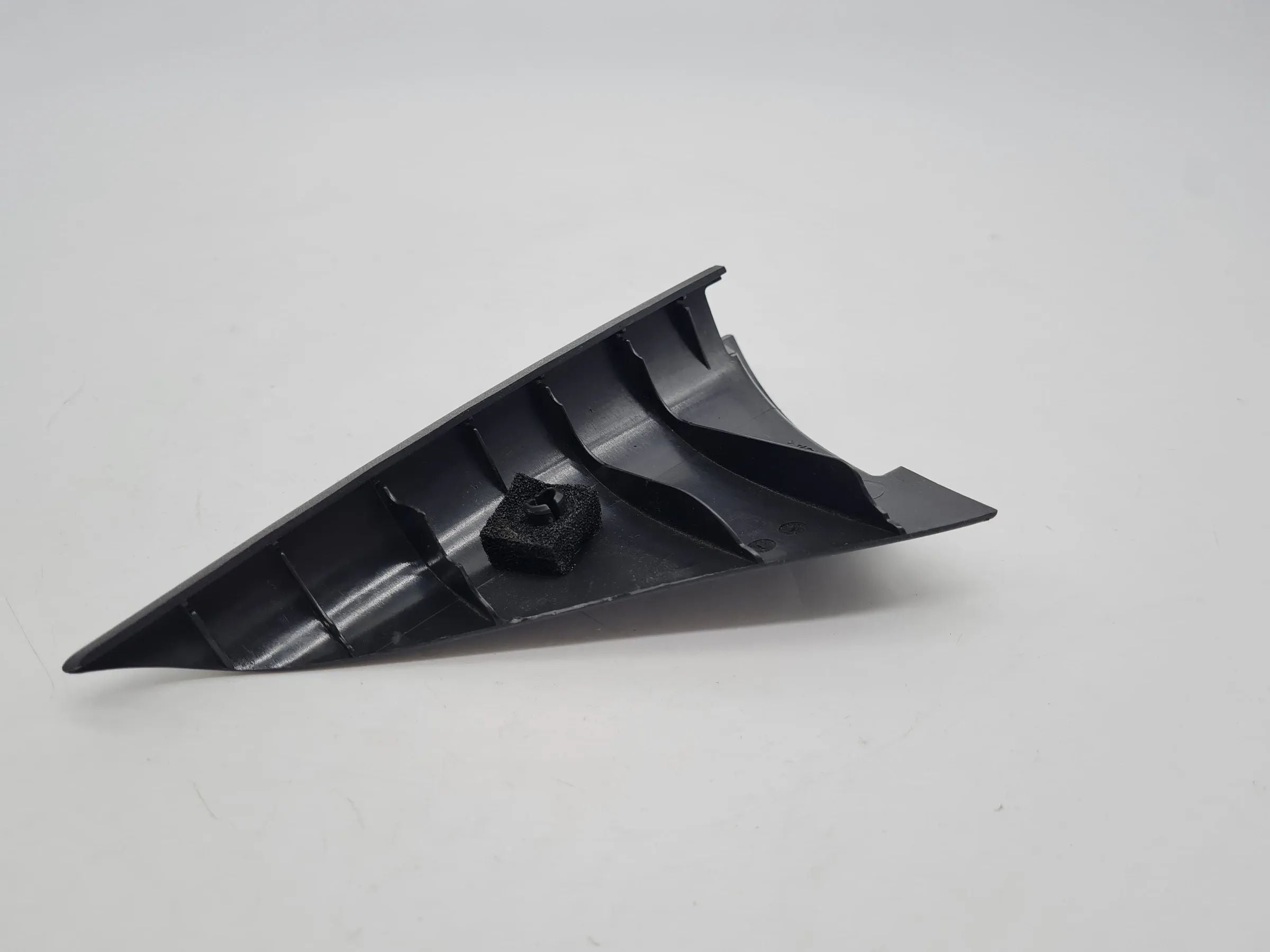 Original Audi A4 (8E/B6/B7) Blende Verkleidung Dreieck Rechts Hinten 8E0857570