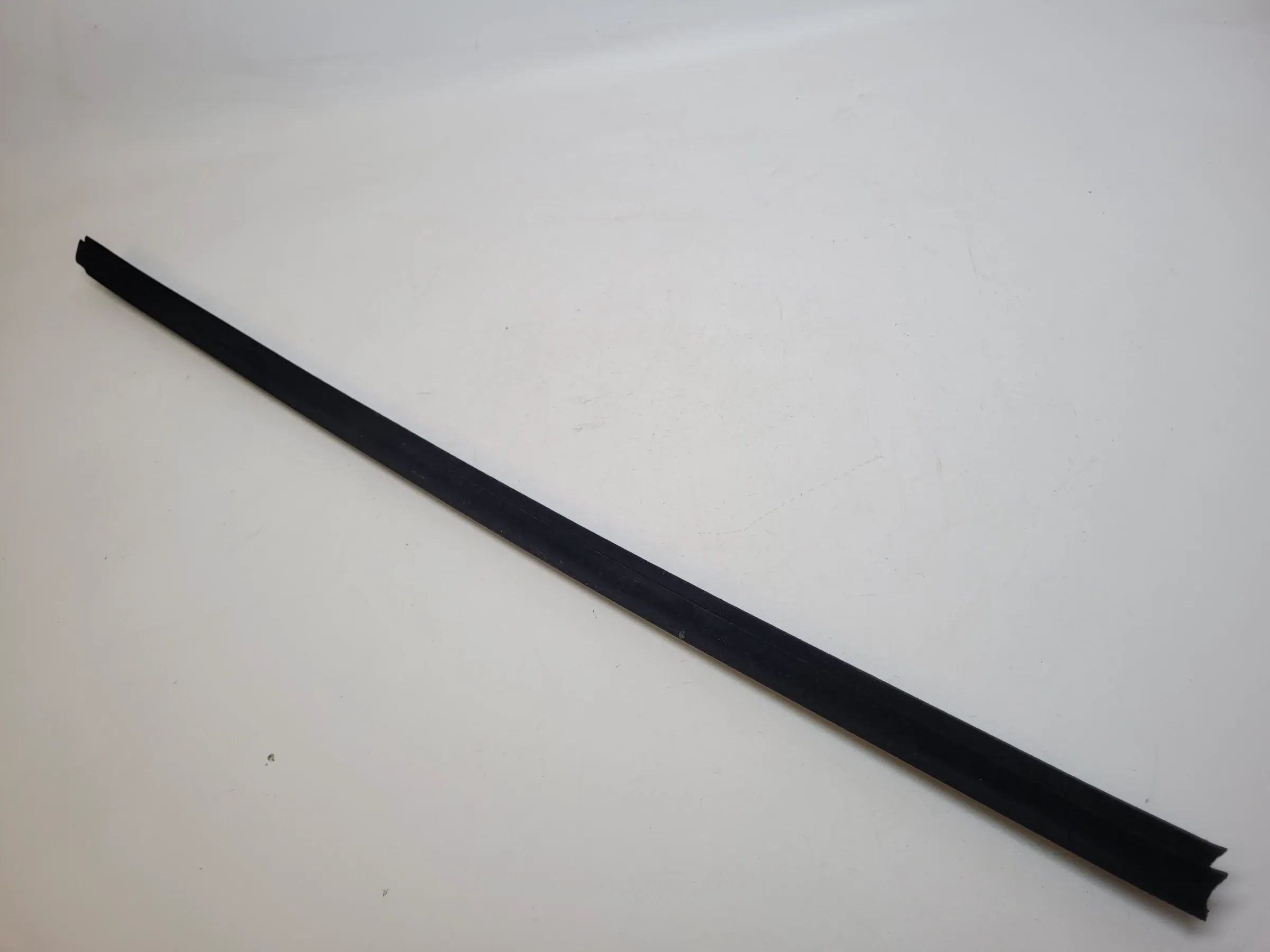 Original Audi A4 (8E/B6/B7) Tür Fenster Dichtung Leiste Rechts 8E0837480