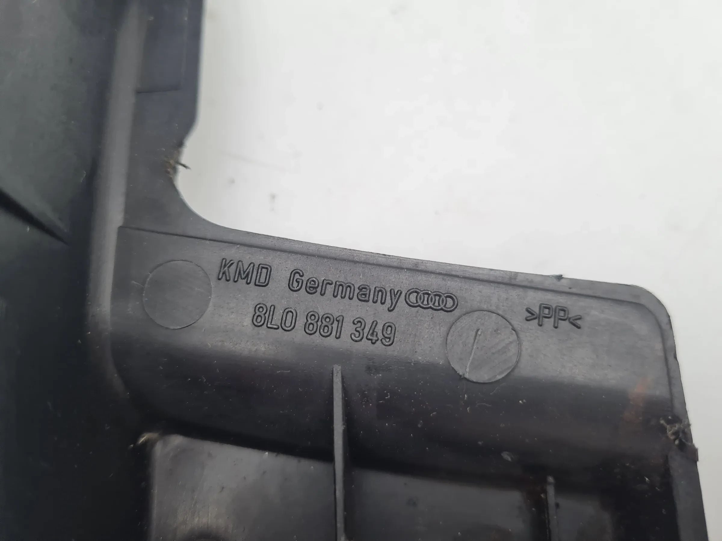 Original Audi A6 (4B2/4B4) Führungsschiene SItz Blende Links Vorne 8L0881349