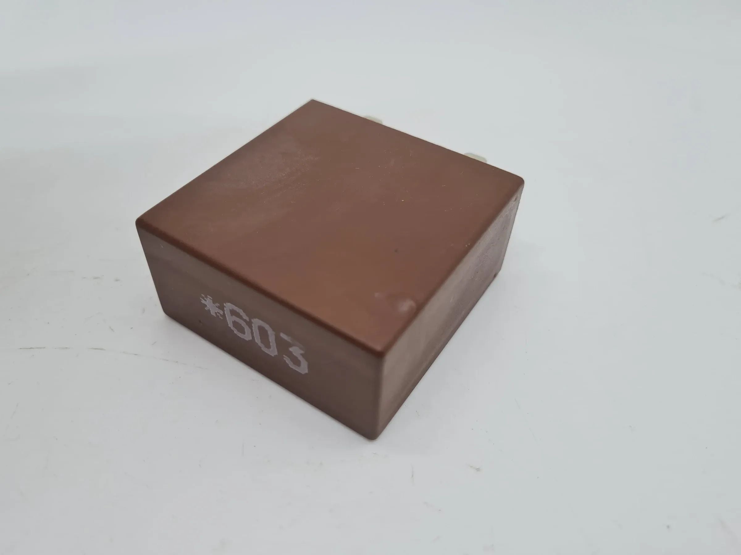 Original Audi A6 (4B2/4B4) Relais Arbeitsrelais Wischwasser 4B0955531E