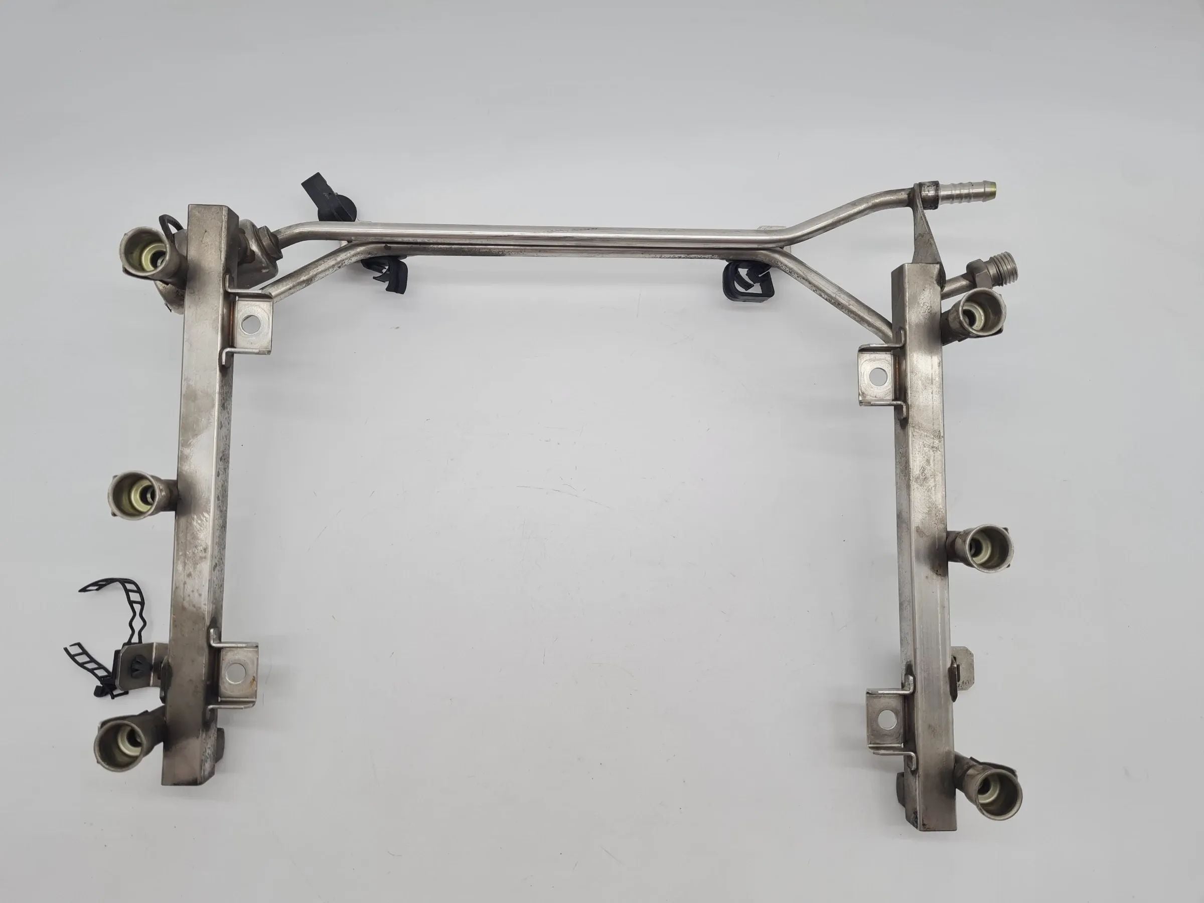 Original Audi A6 (4B2/4B4) 2.4 V6 121KW AGA Einspritzleiste 078133681AJ