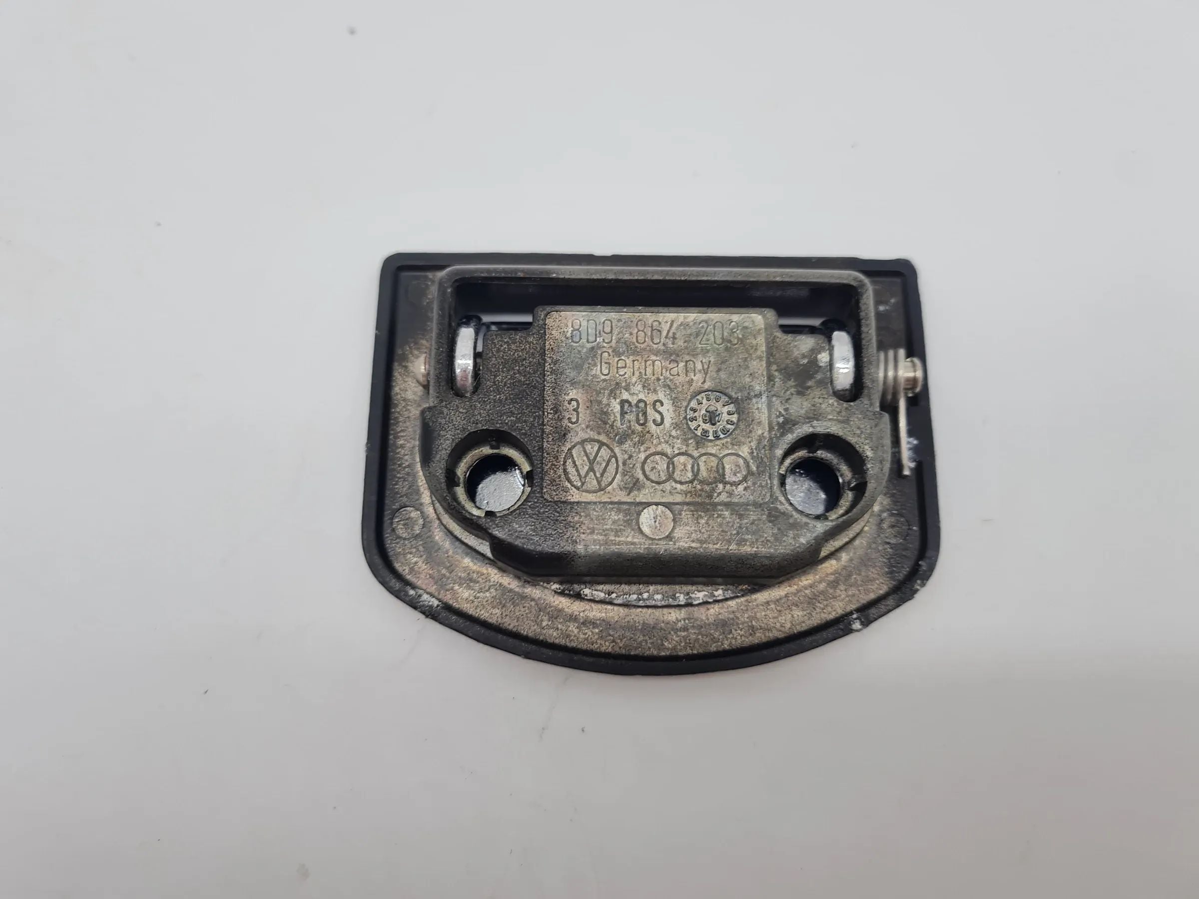 Original Audi A6 (4B2/4B4) Verzurröse Zurröse Kofferraum 8D9864203
