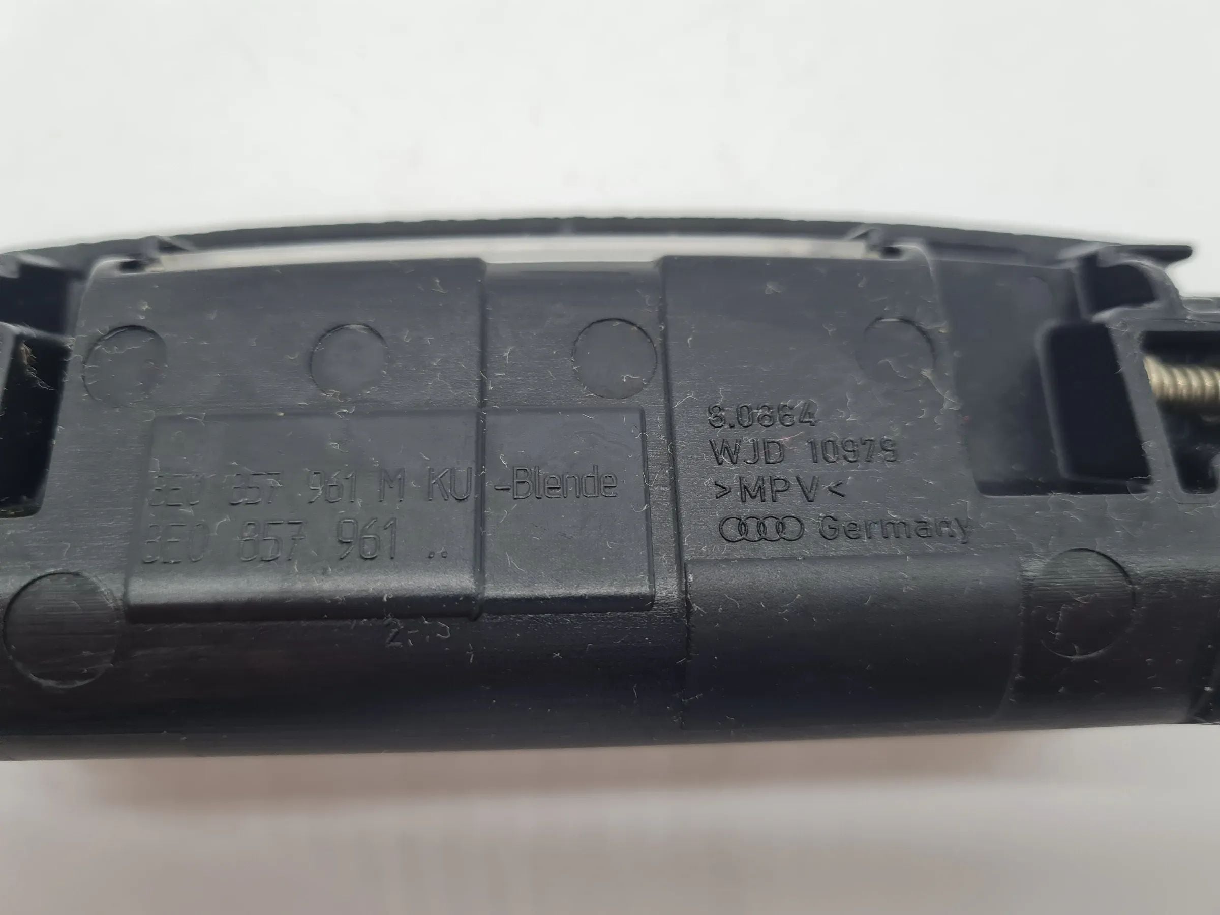 Original Audi A4 (8E/B6/B7) Einsatz Aschenbecher Hinten 8E0857961