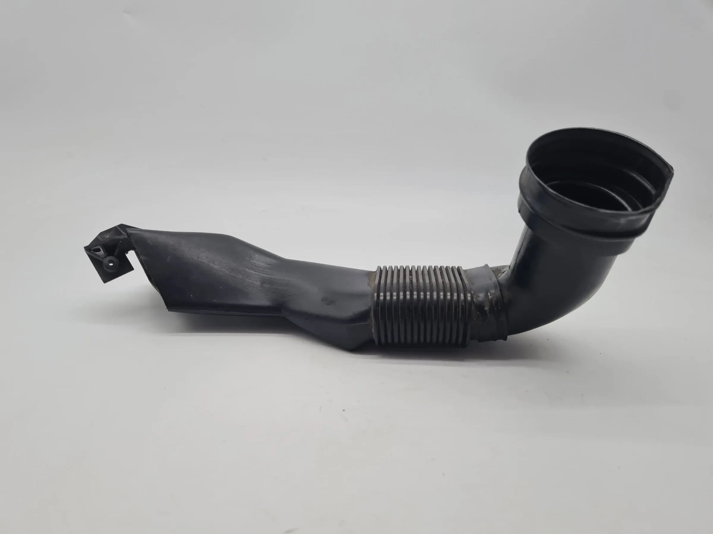 Original Audi A6 (4B2/4B4) V6 2.4 Ansaugschlauch Ansaugrohr Rohr 4B0903655