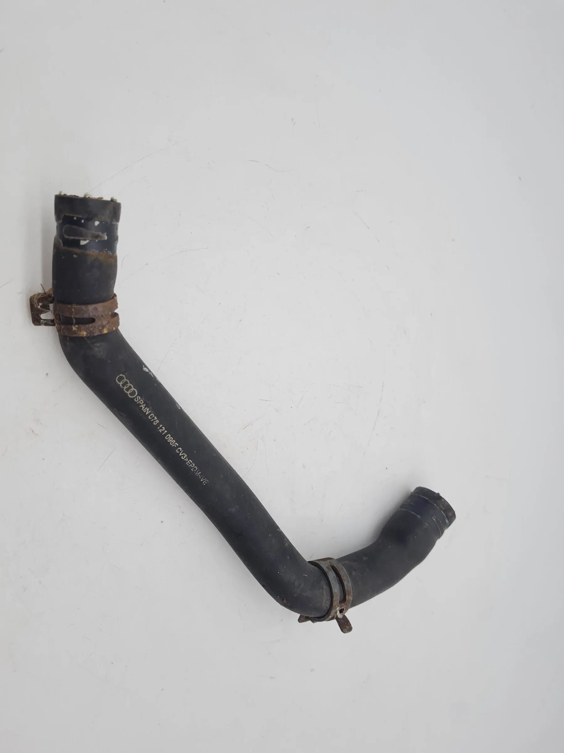 Original Audi A6 (4B2/4B4) 2.4 V6 Kühlerschlauch Kühlwasser 078121096F
