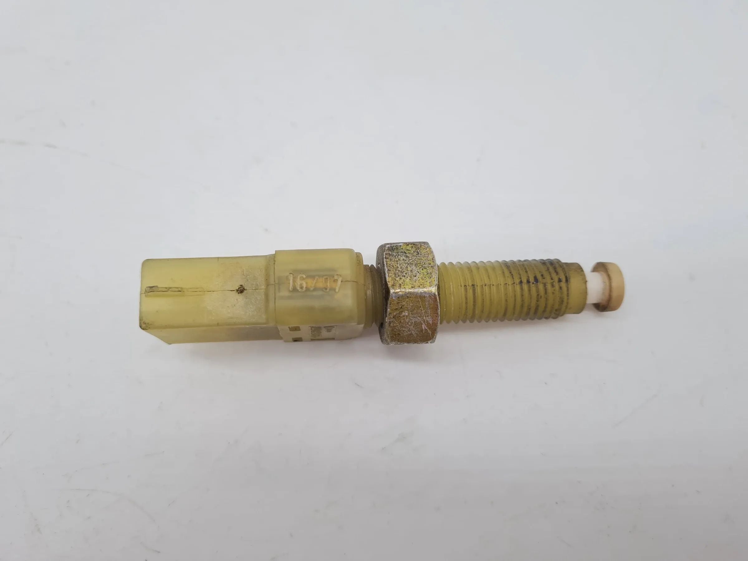 Original Audi A6 (4B2/4B4) Bremslichtschalter 443945515