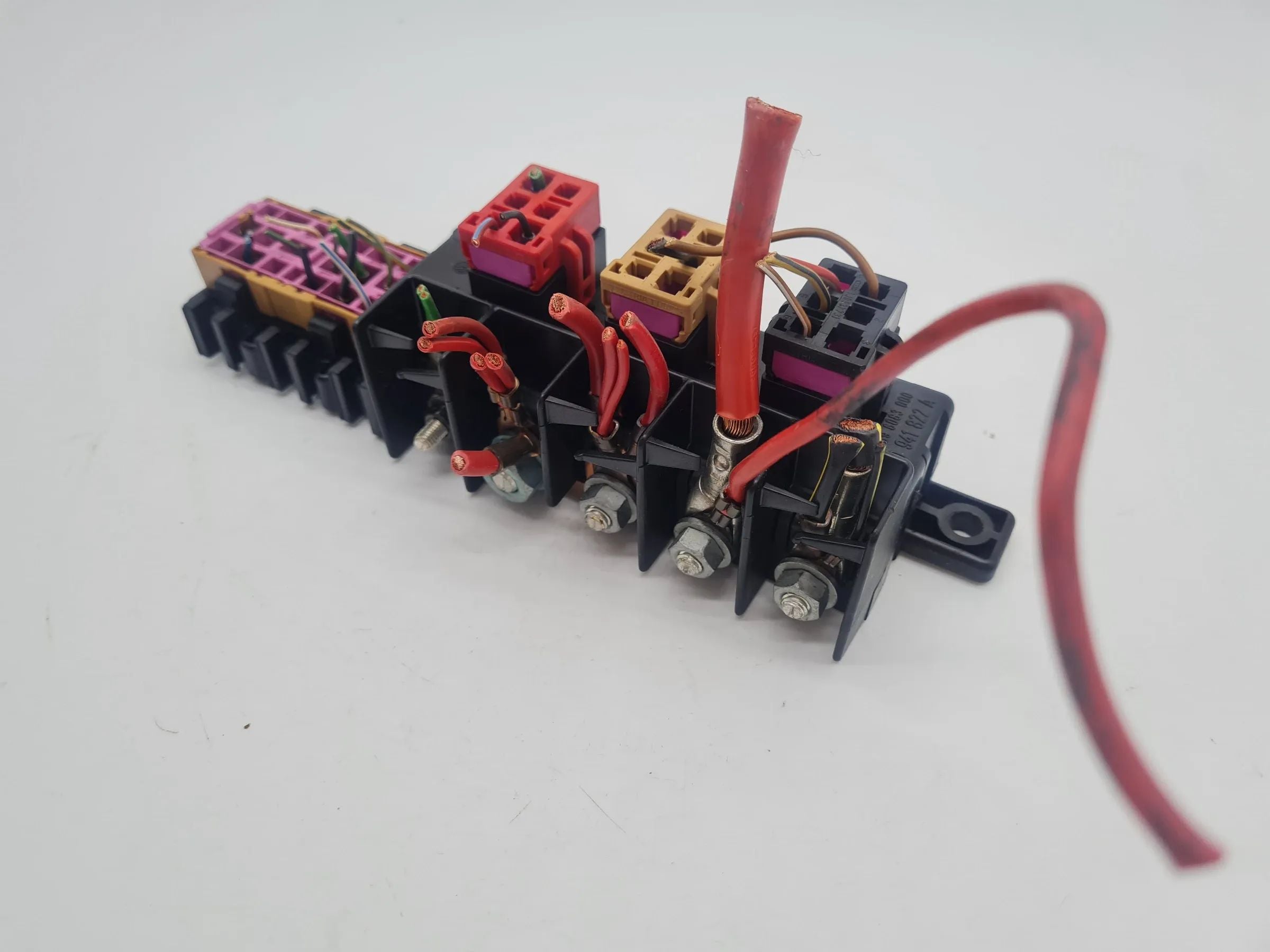 Original Audi A6 (4B2/4B4) Relais Stecker Leiste Träger 8L0941822A