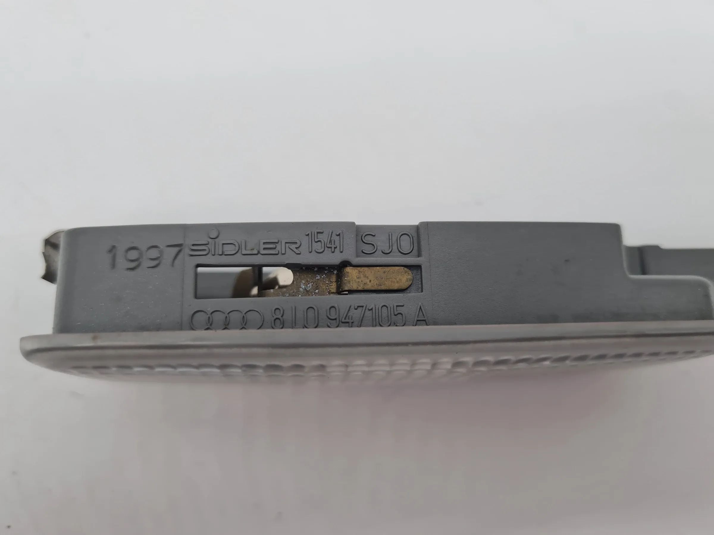 Original Audi A6 (4B2/4B4) Beleuchtug Sonnenblende 8L0947105A