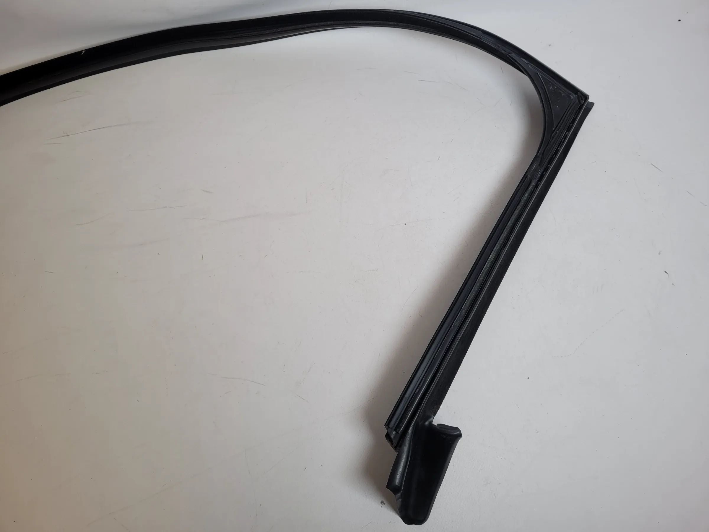 Original Audi A4 (8E/B6/B7) Tür Fenster Dichtung Rechts Vorne 8E0837440