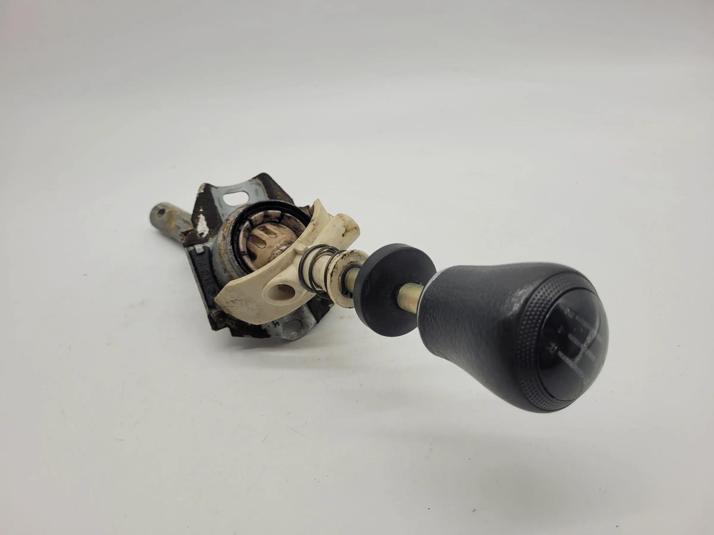 Original Audi A6 (4B2/4B4) Schaltbetätigung Schaltgehäuse 8D0711159A