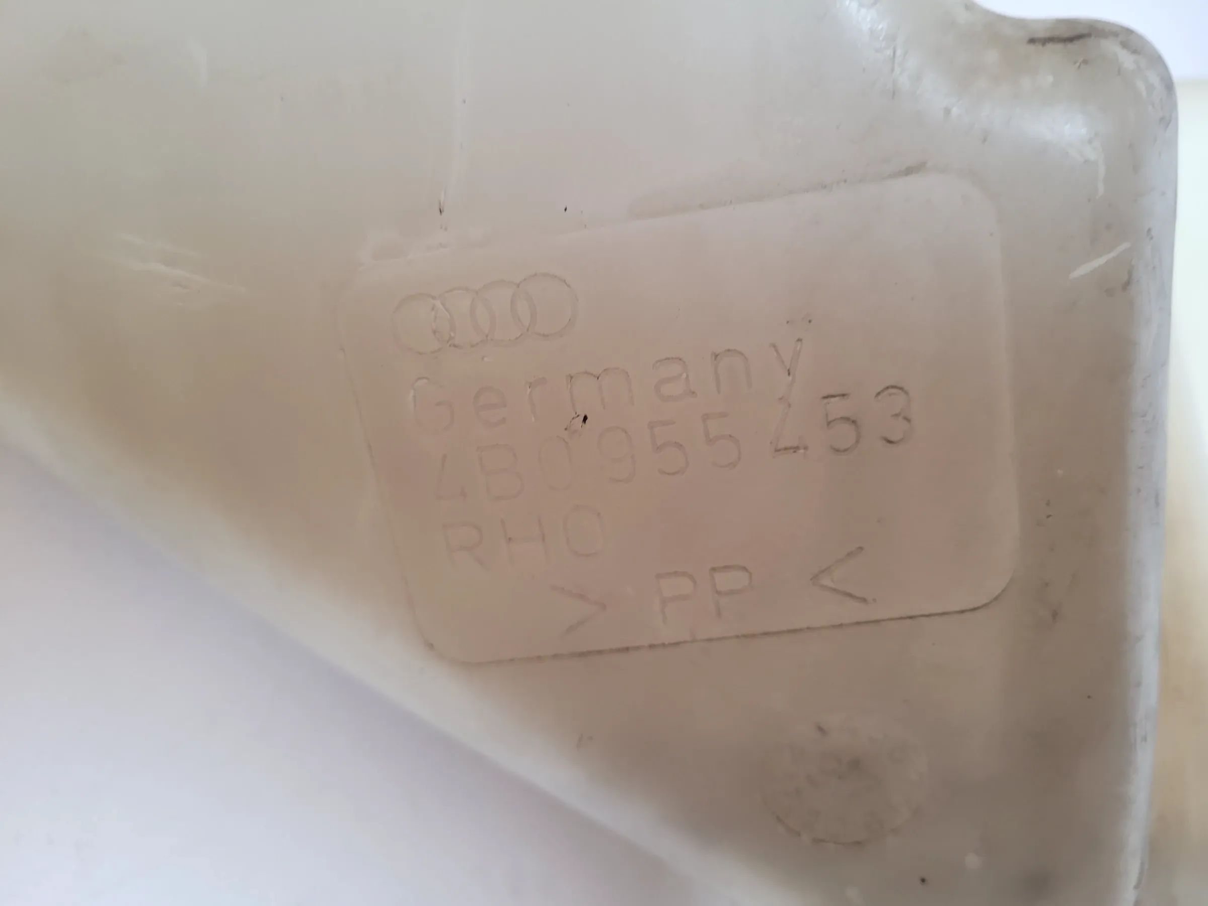 Original Audi A6 (4B2/4B4) Wischwasser Waschwasser Behälter 4B0955453
