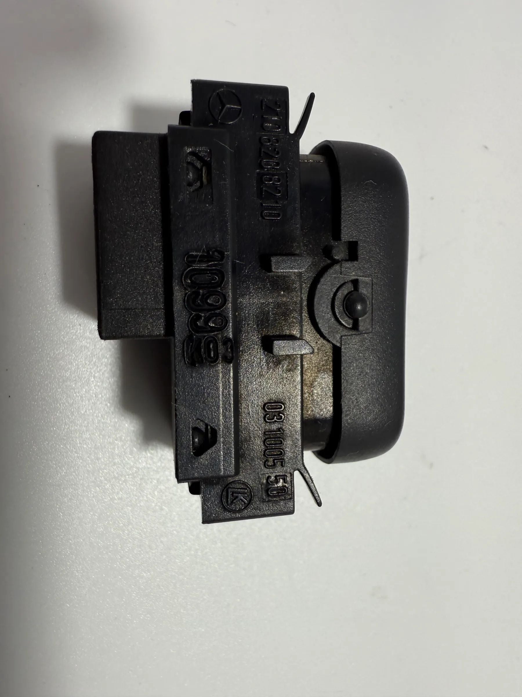 Original Mercedes-Benz E-Class W210 Window Switch Rear L/R A2108208210 