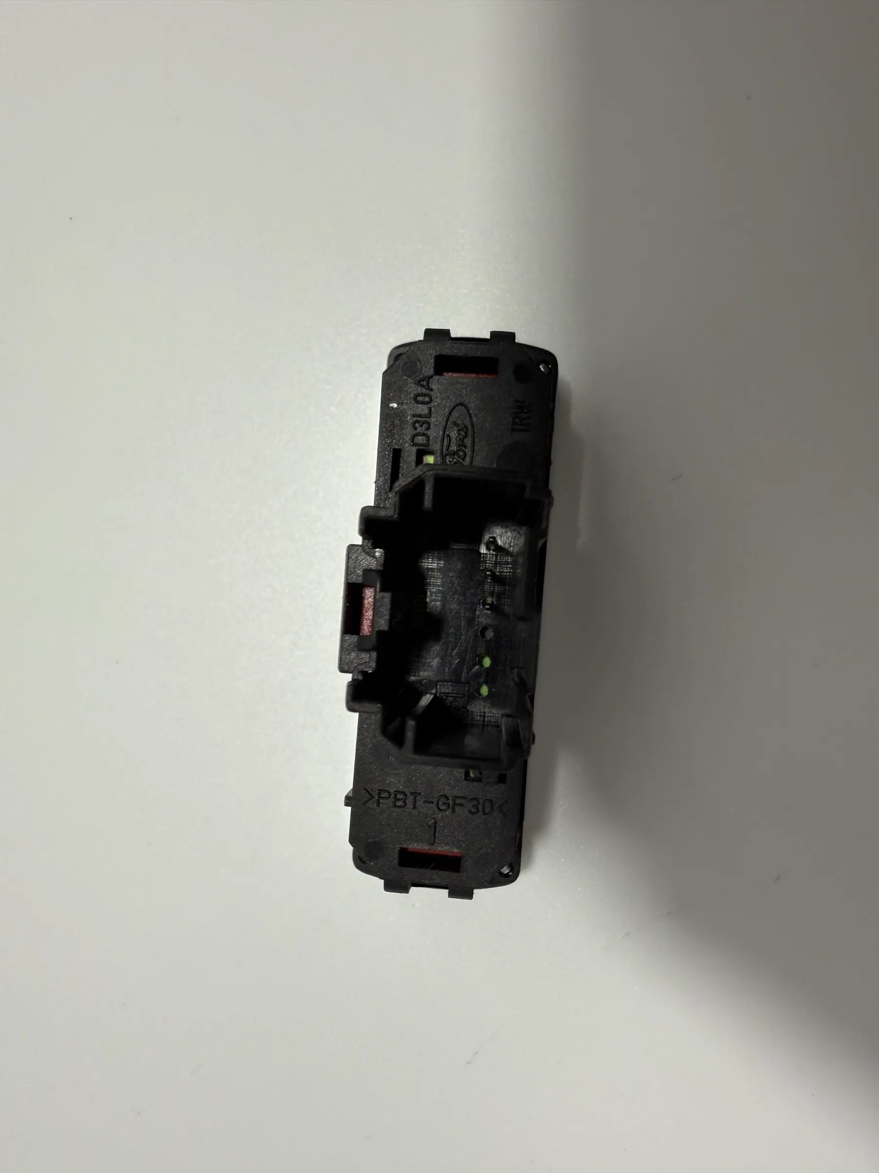 Original Ford Mondeo MK3 B5Y/B4Y/BWY hazard warning switch 4S7T13A350AB 