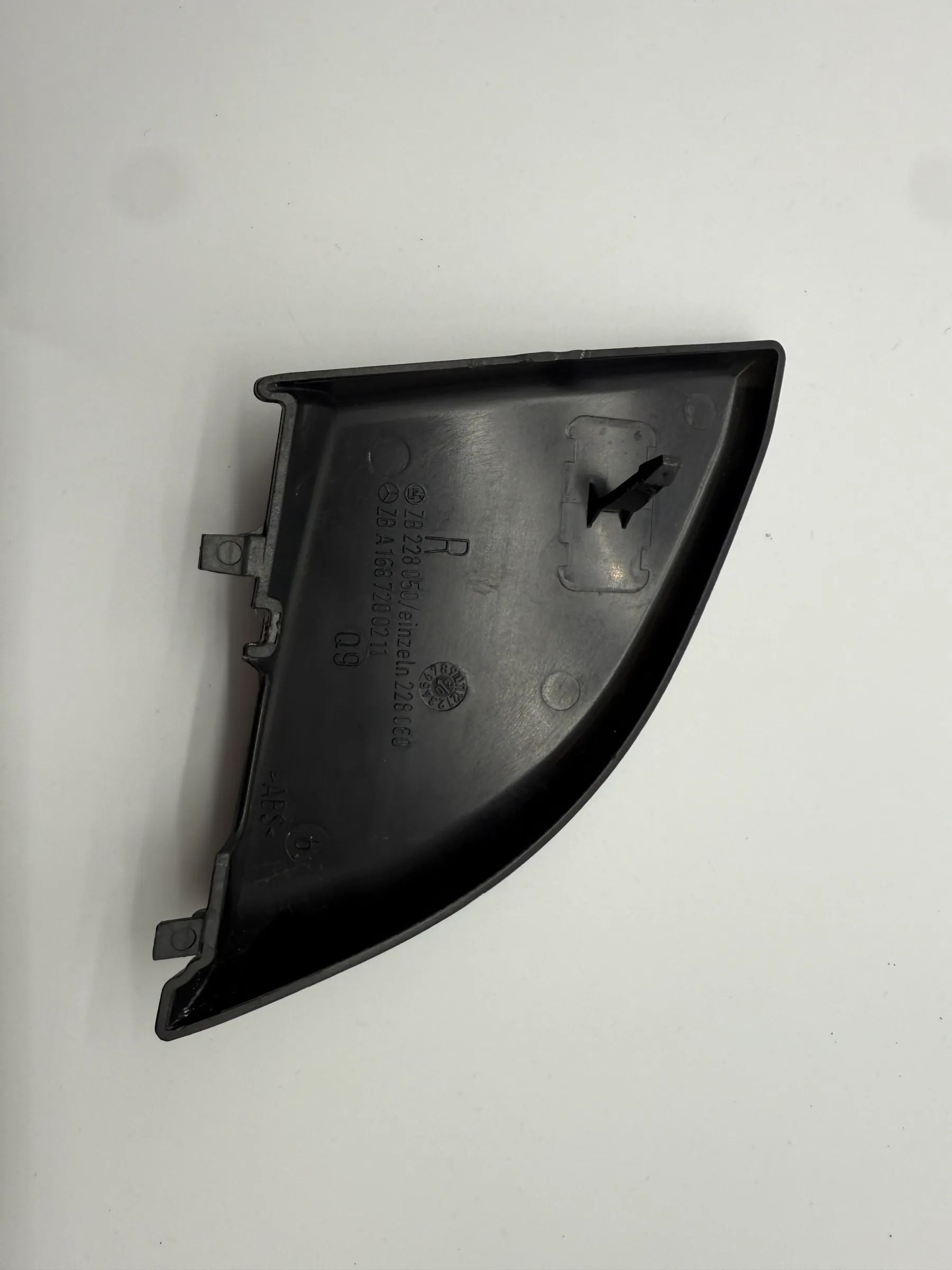 Original Mercedes-Benz A-Klasse Innenverkleidung Dreieck Rechts A1687200211