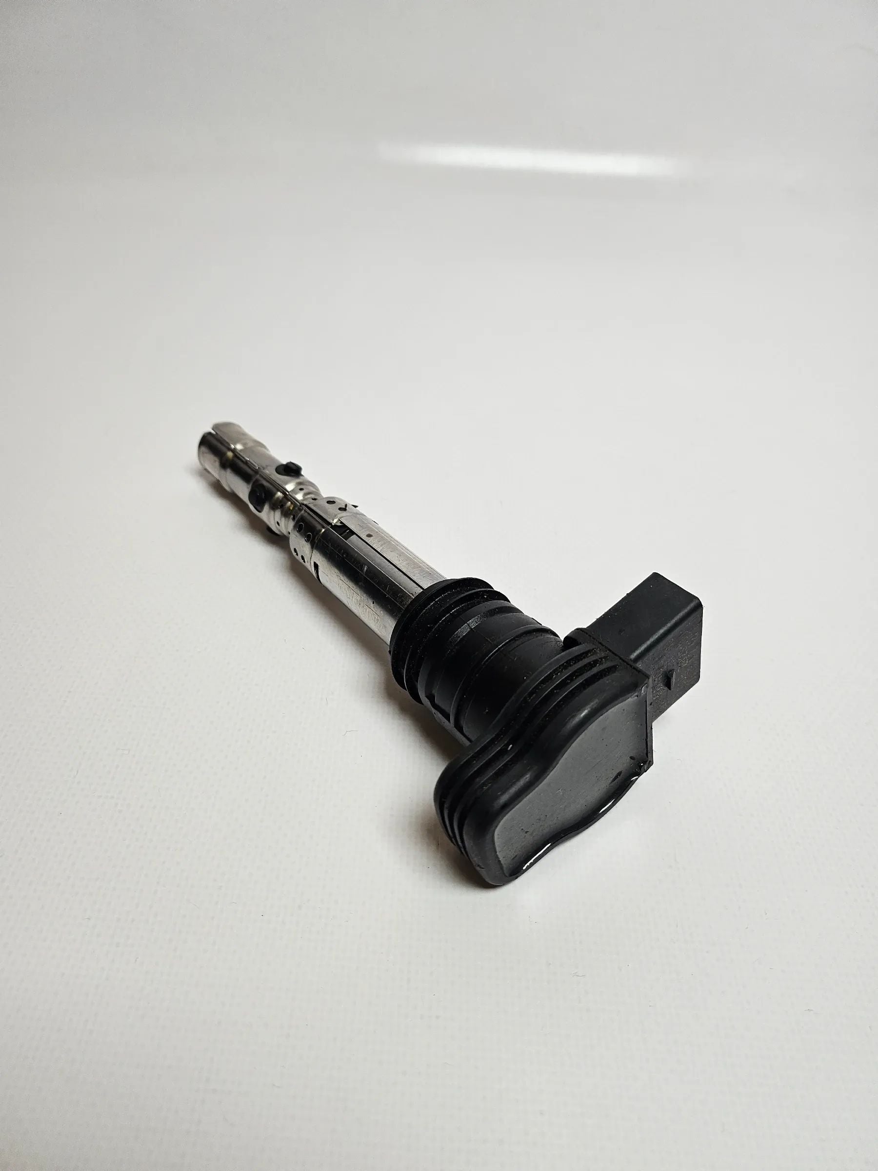 Oryginalna cewka zapłonowa VW PASSAT B5+ 3BG 2002 1,8 Benzyna 06A905115D