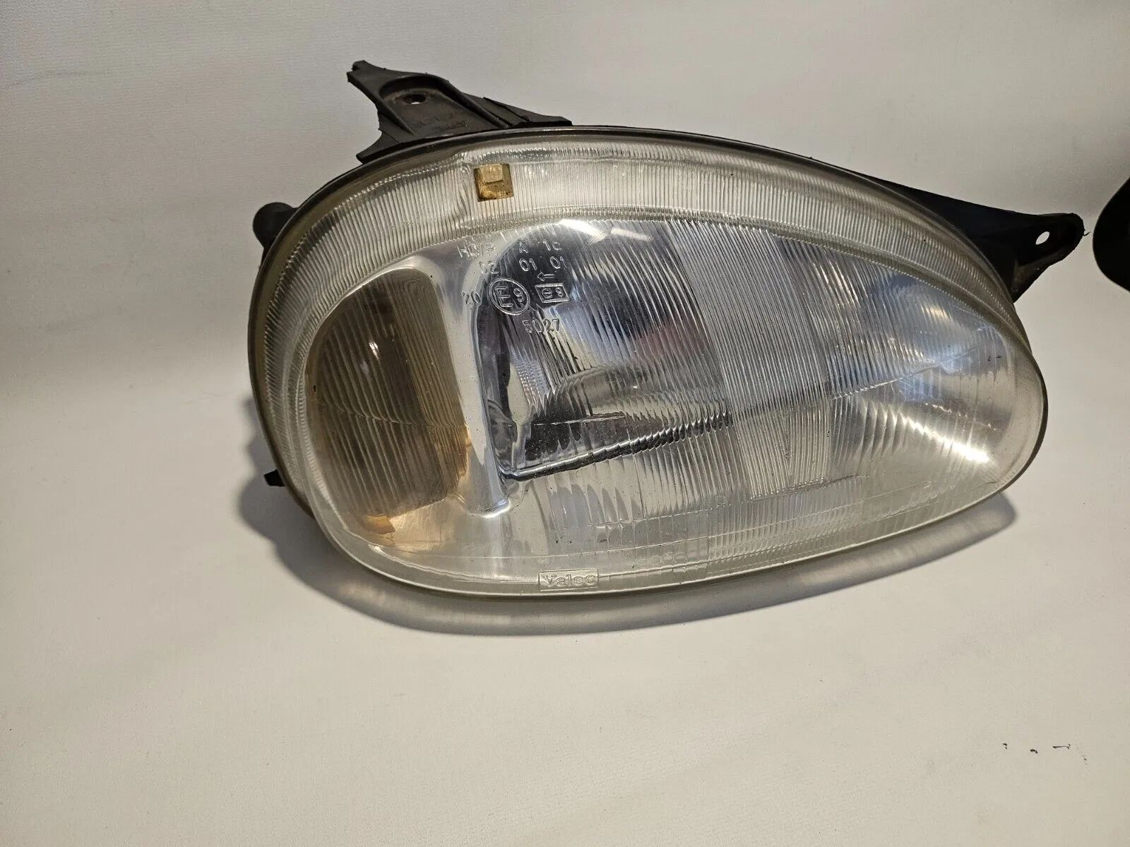 Opel Corsa B phare avant droit d'origine avec correcteur de hauteur année 2000 90386290