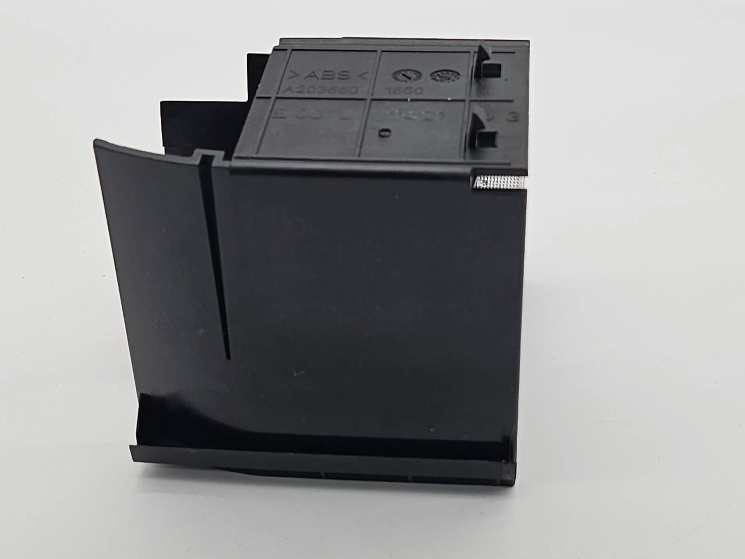 Оригинальная крышка розетки подлокотника Mercedes CL 203 2036801650