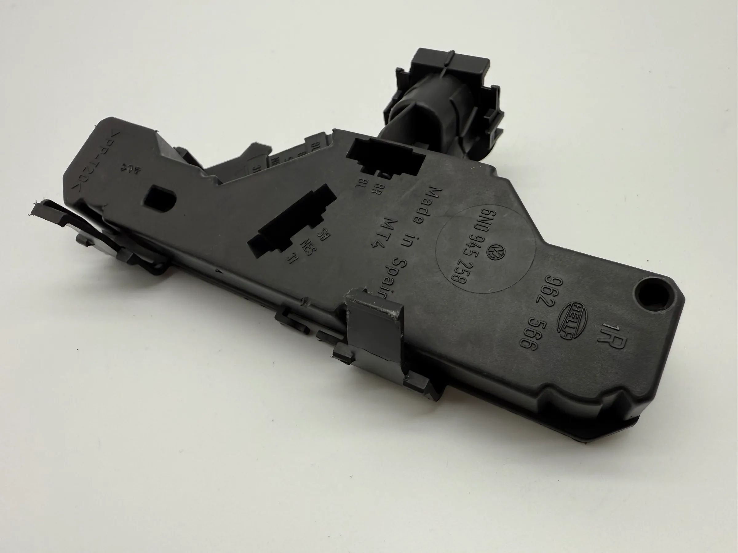 Oryginalny uchwyt lampy tylnej VW Polo 6N/6KV prawy 6N0 945 258 / 962 566