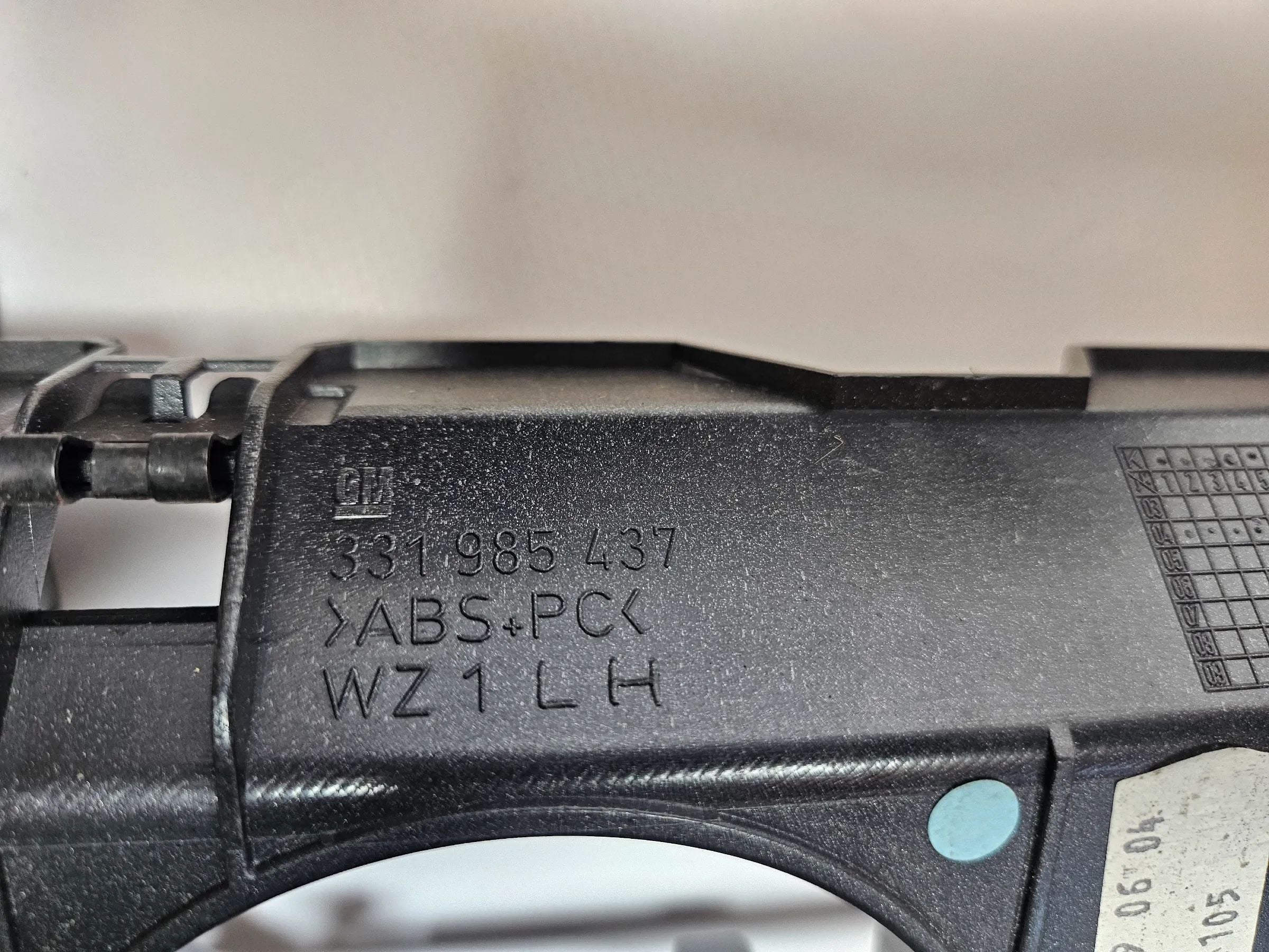 Oryginalna osłona kratki nawiewu środkowego Opel Astra H 331985437