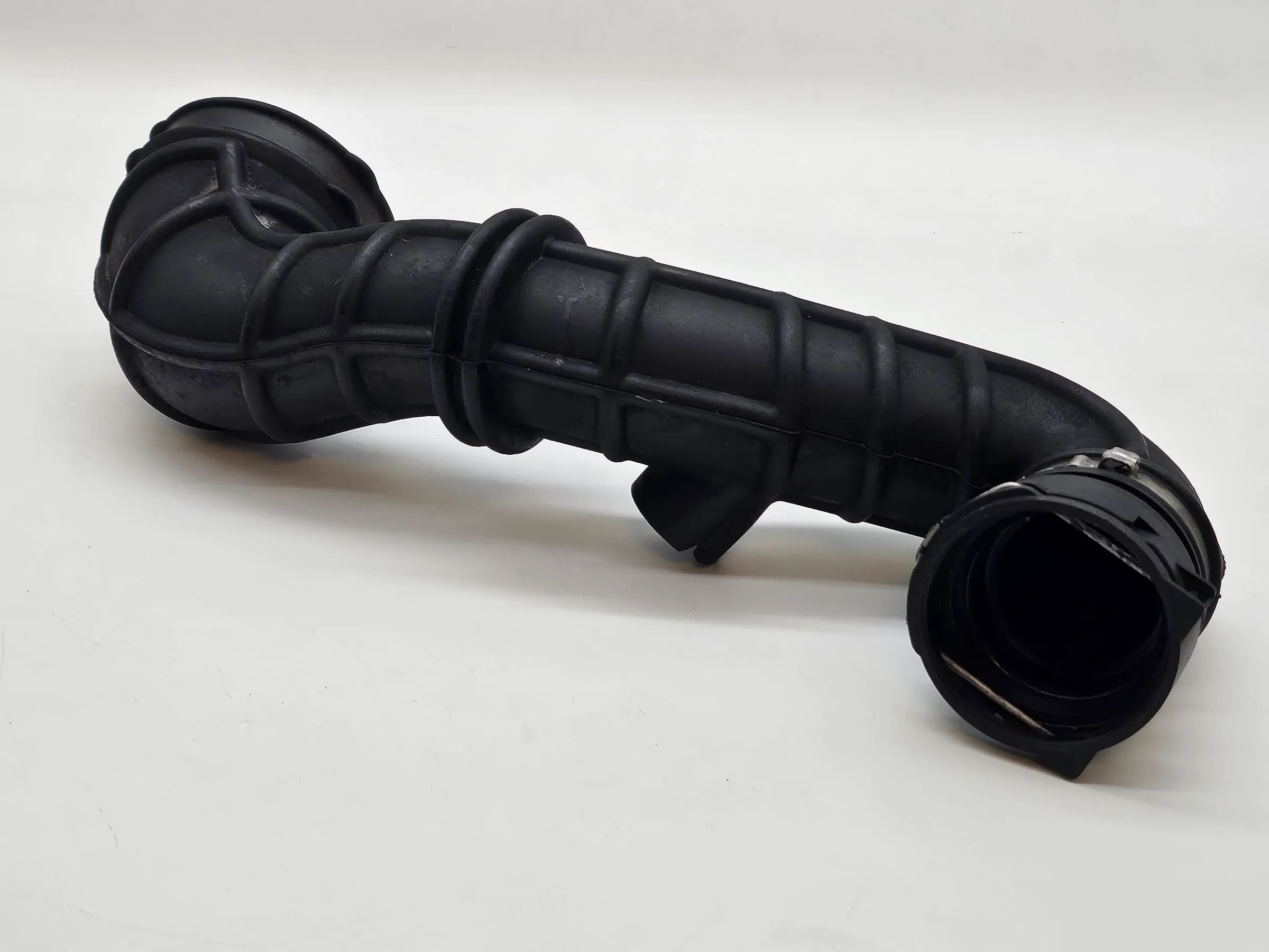 Original Ford Focus MK1 DNW Turboschlauch Ansaugschlauch 98AB9R504CE