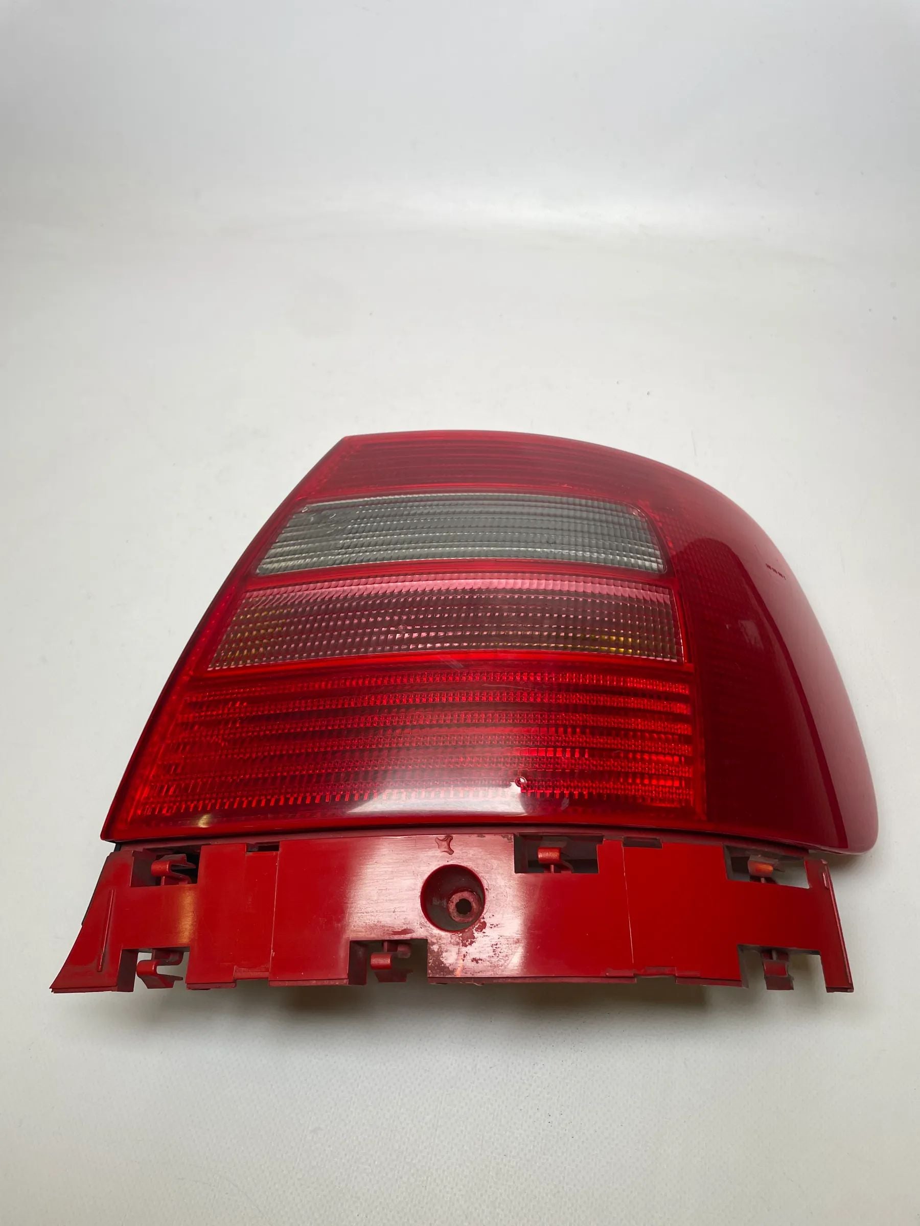 Original Audi A4 (8D2) Rückleuchte Rechts hinten 8D0945112C