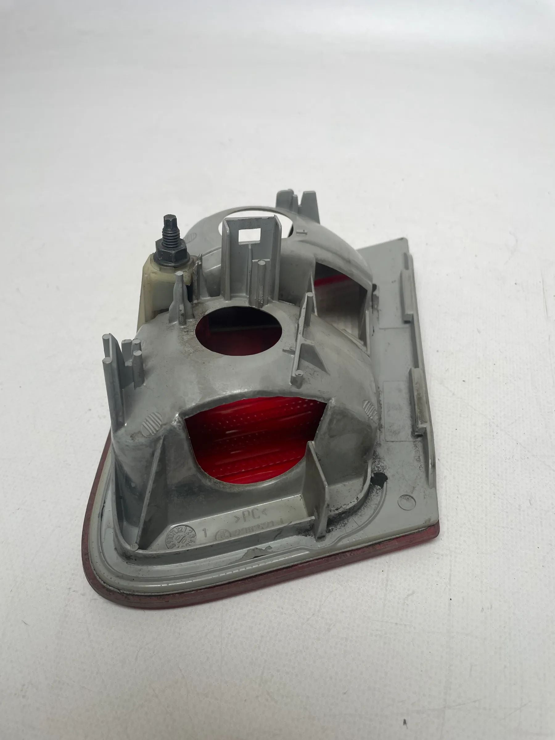 BMW 3er Limousine (E46) Rückleuchte Links Hinten 8364923