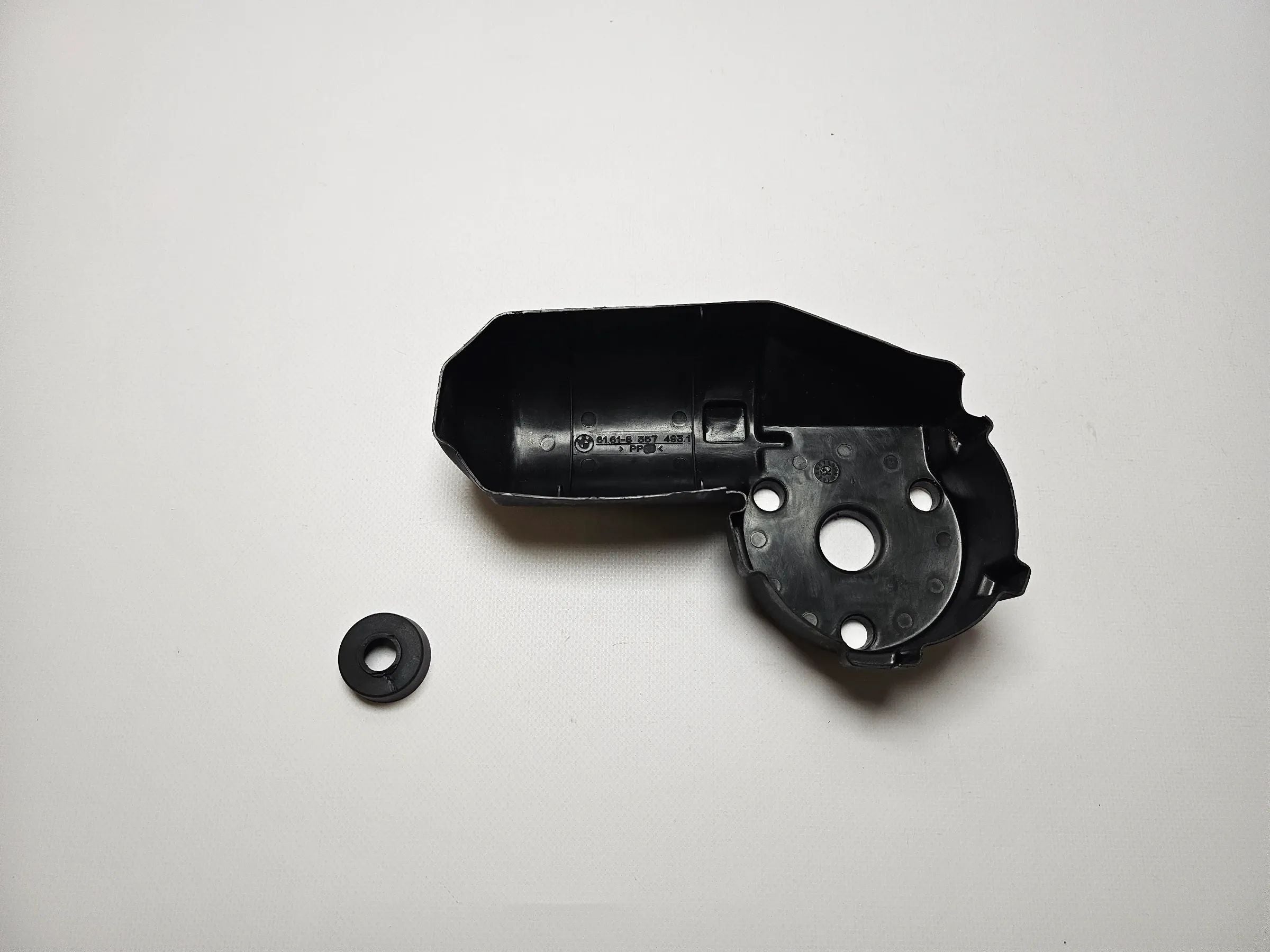 Oryginalny silnik wycieraczek BMW E36 - silnik wycieraczek obudowa 8357493