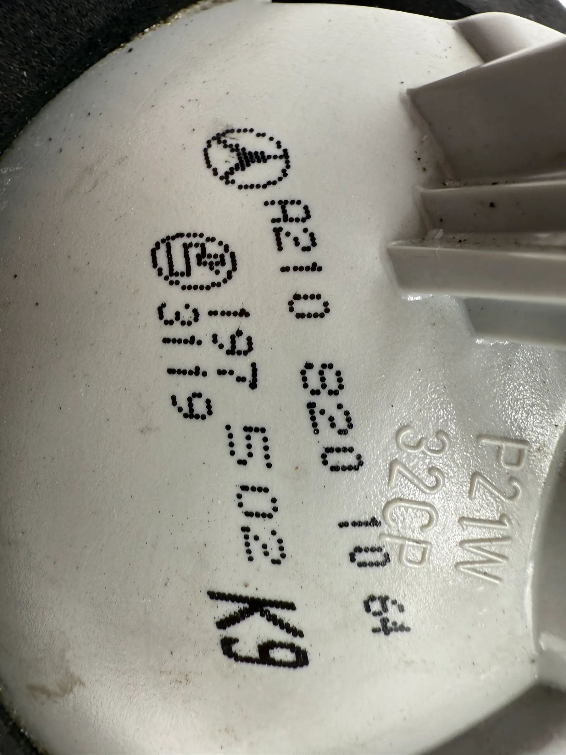 Original Mercedes-Benz E 220 D rear light rear light inside right A2108201064 