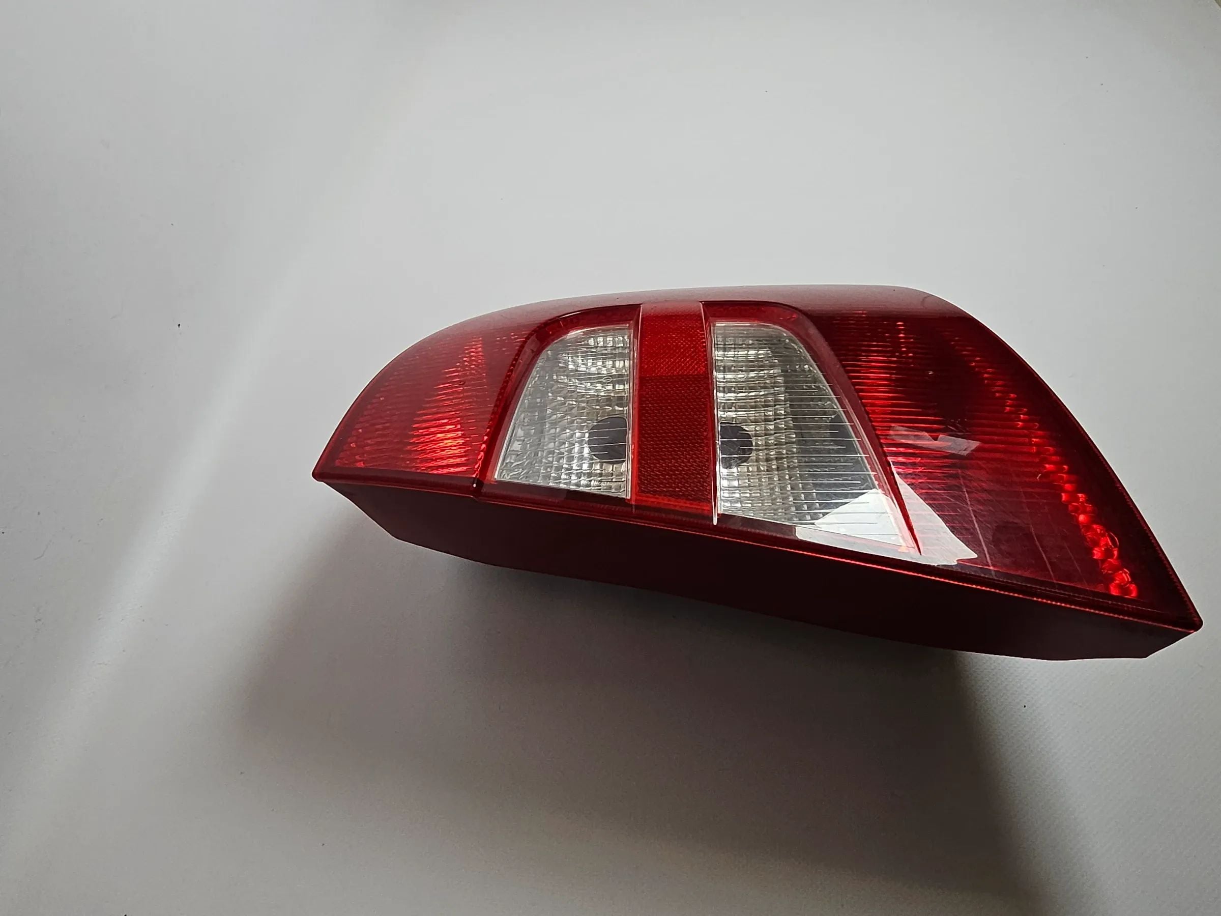 ORIGINALNA PRAWA LAMPA TYLNA SKODA FABIA (6Y2) 6Y6945096B 6Y6945112B