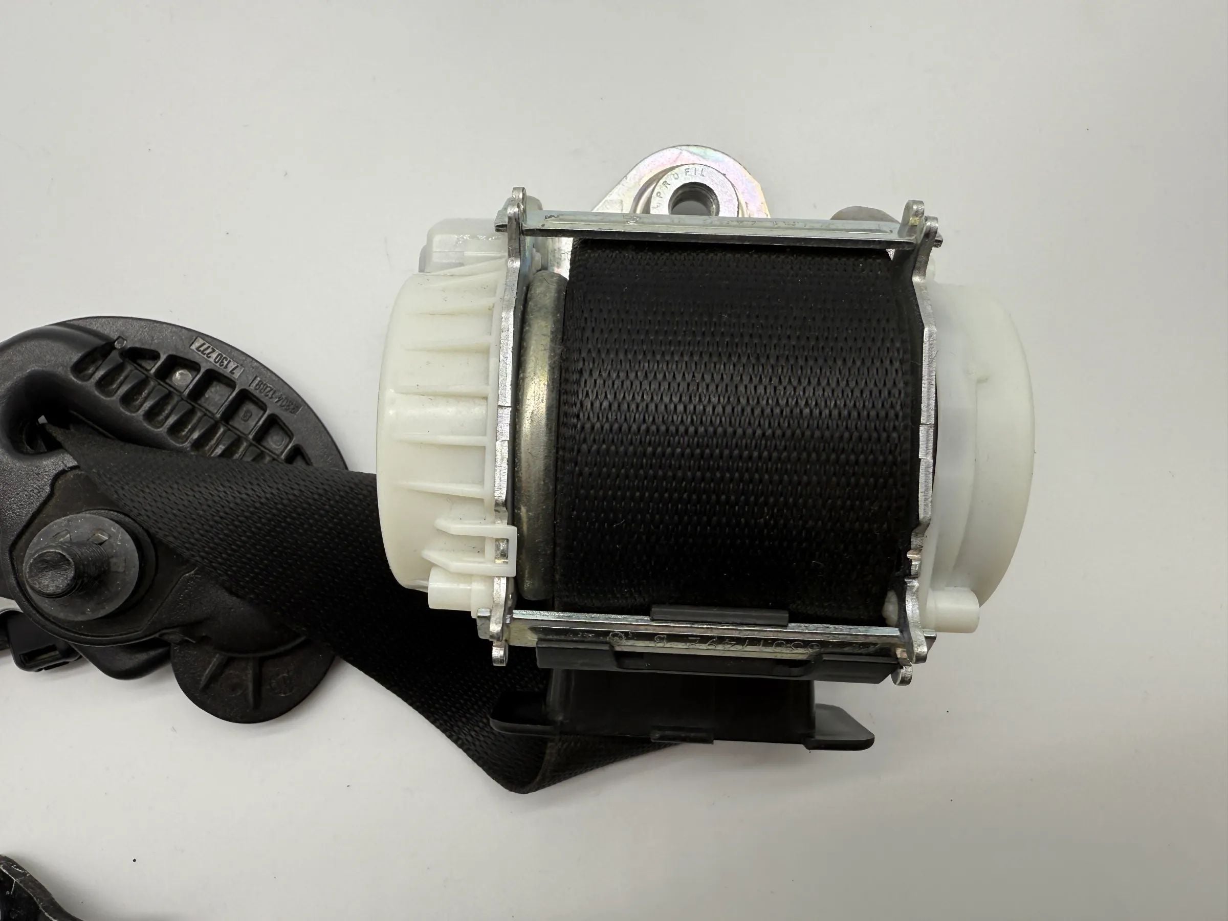 Orijinal BMW 116i (E81,E87,E90/E91) Ön Sol Emniyet Kemeri 330598483