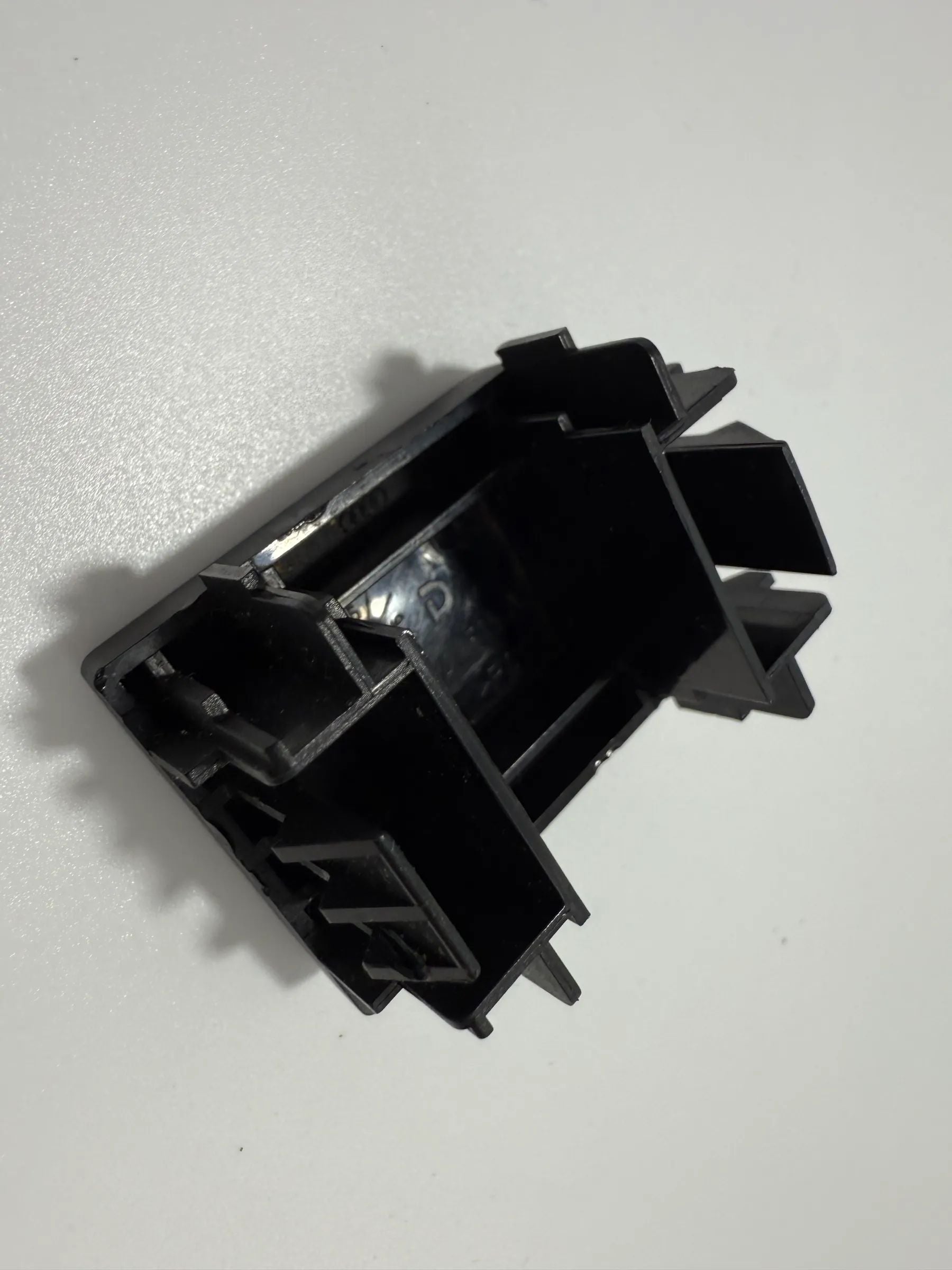 Oryginalna Audi A3 8L Ramka Przełącznika Przycisku Zakrywkowego Dummy 8L0941515A