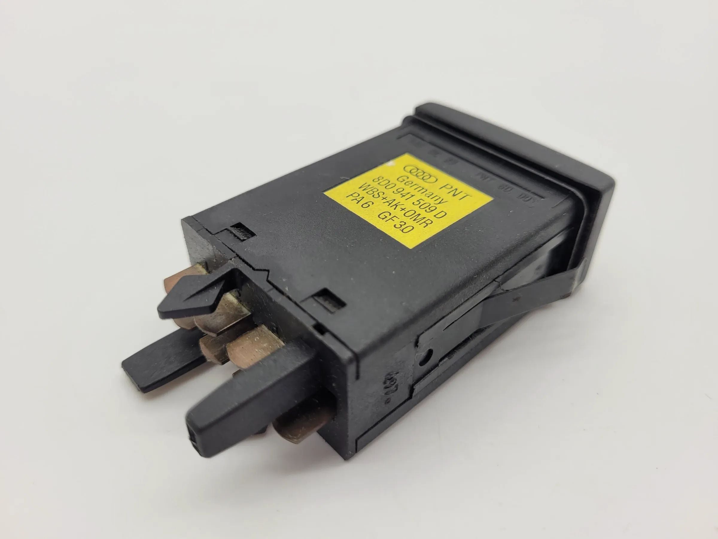 Original AUDI A4 (8D2/B5) Warnblinkschalter 8D0941509D