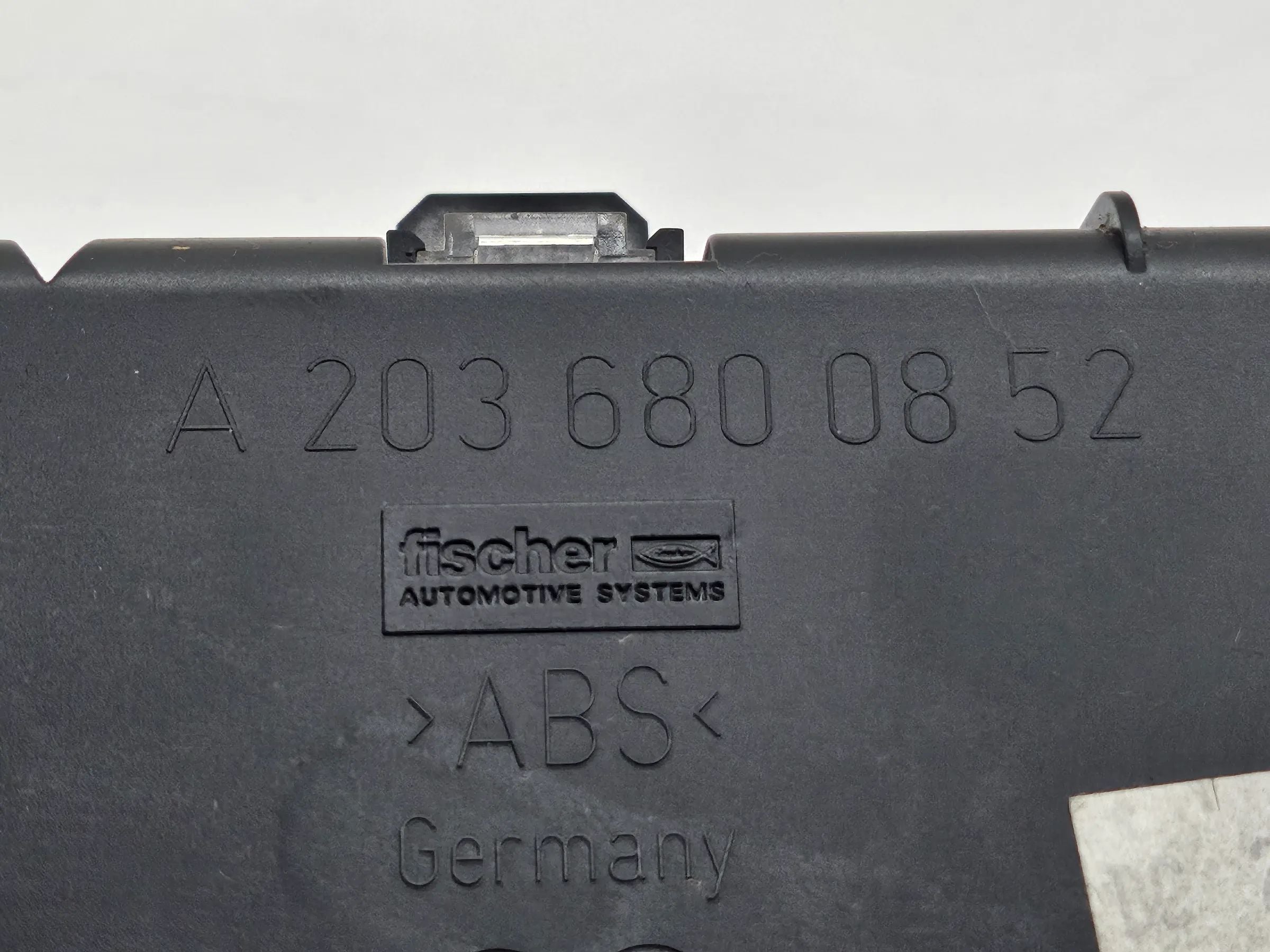 Orig. MERCEDES-BENZ C-KLASSE S203 W203 CL203 Aschenbecher Mitte vorn A2036800852