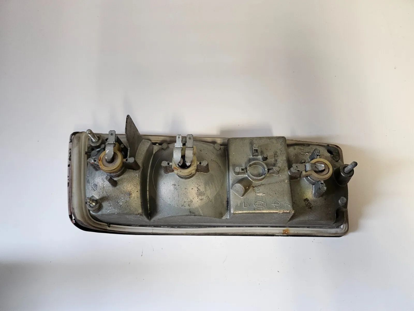 อะไหล่แท้ ไฟท้ายซ้าย Hella Opel Rekord D 1977-1983 DGM9725PR