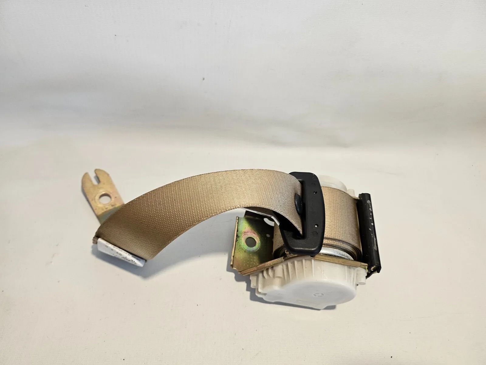 อะไหล่แท้ BMW E61 เข็มขัดนิรภัย SRS หลังขวาสีเบจ หมายเลข 33031847 สภาพไม่เคยประสบอุบัติเหตุ