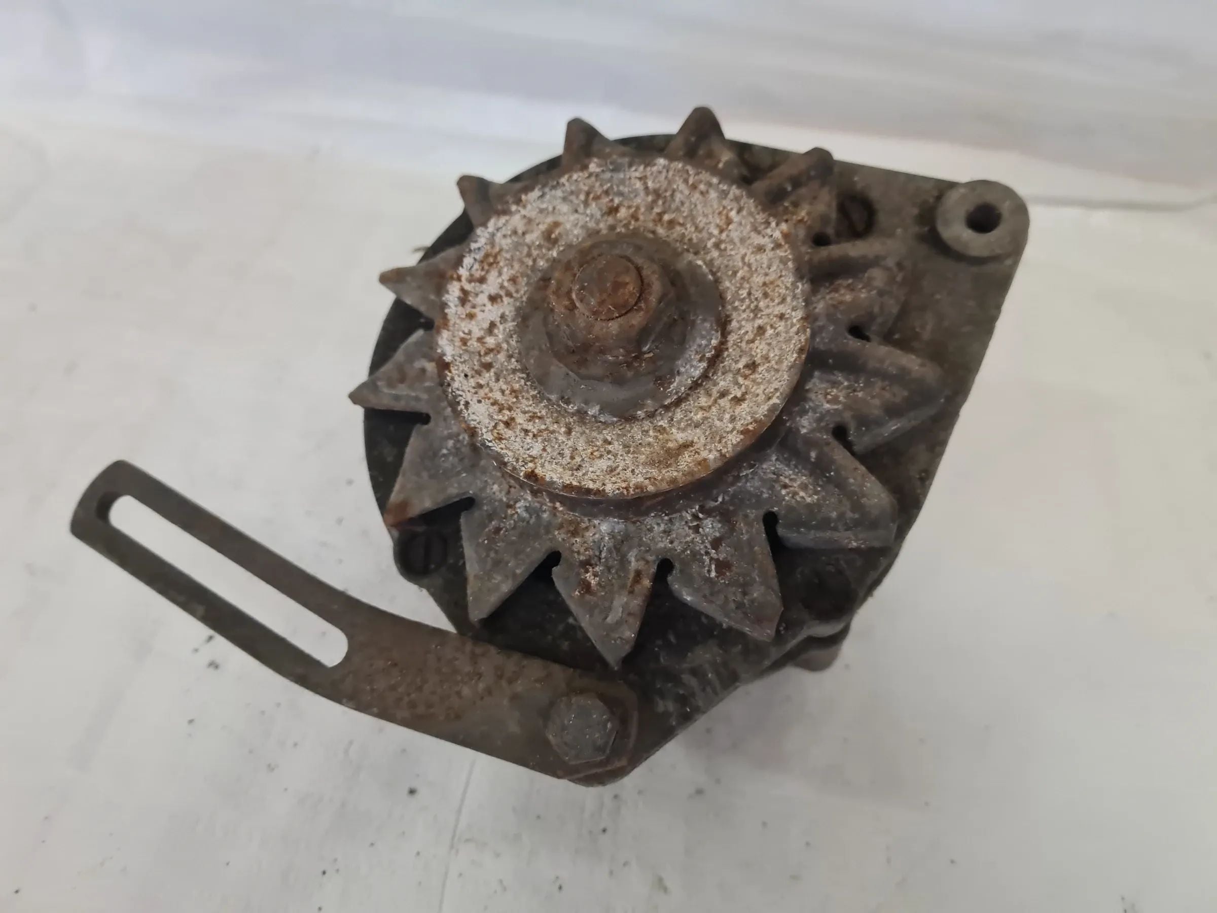 Original Bosch Lichtmaschine Generator Oldtimer 0120489605 / 0192052004