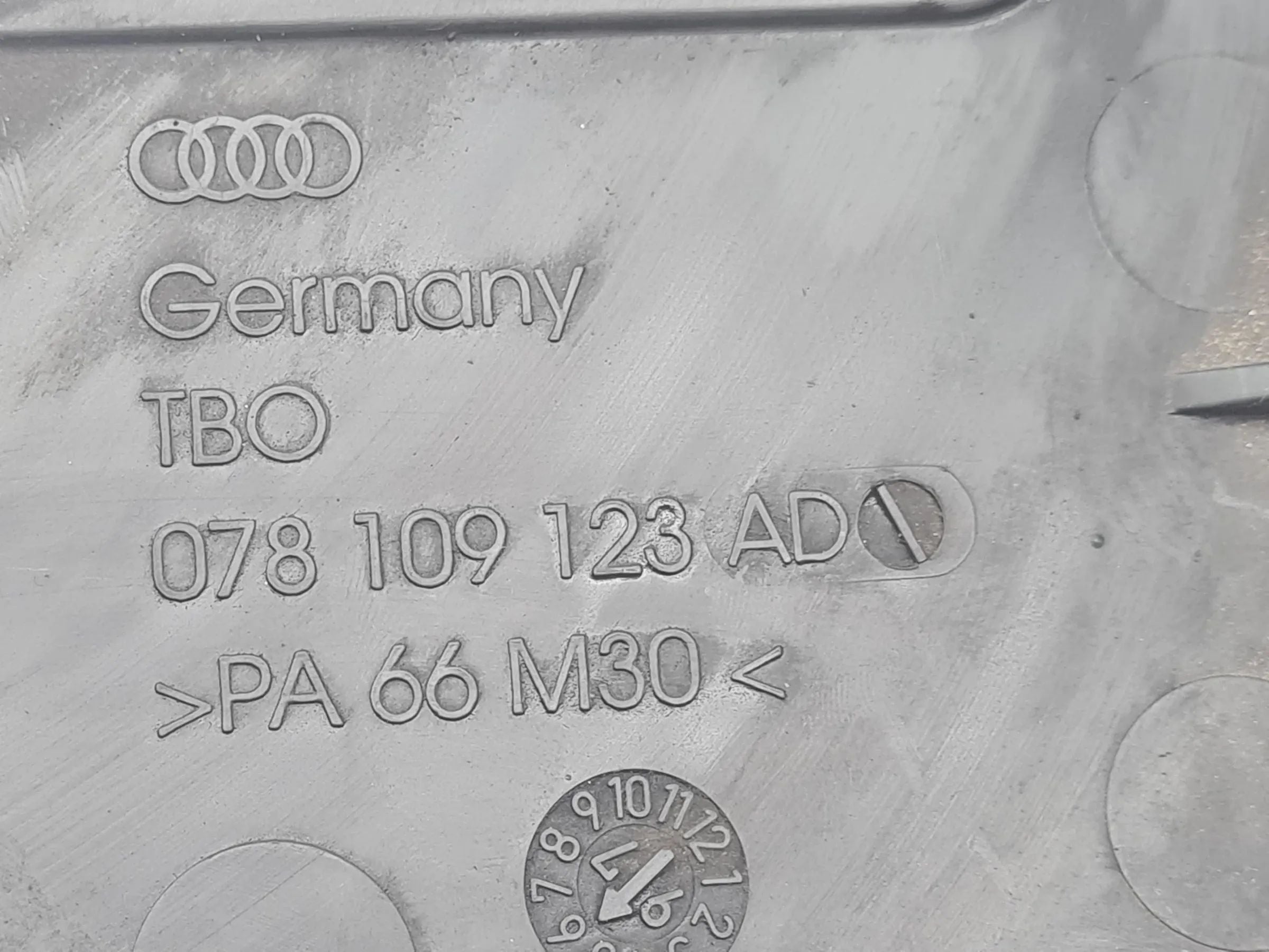 Original Audi A6 (4B2/4B4) Zahnriemenabdeckung 078109123AD