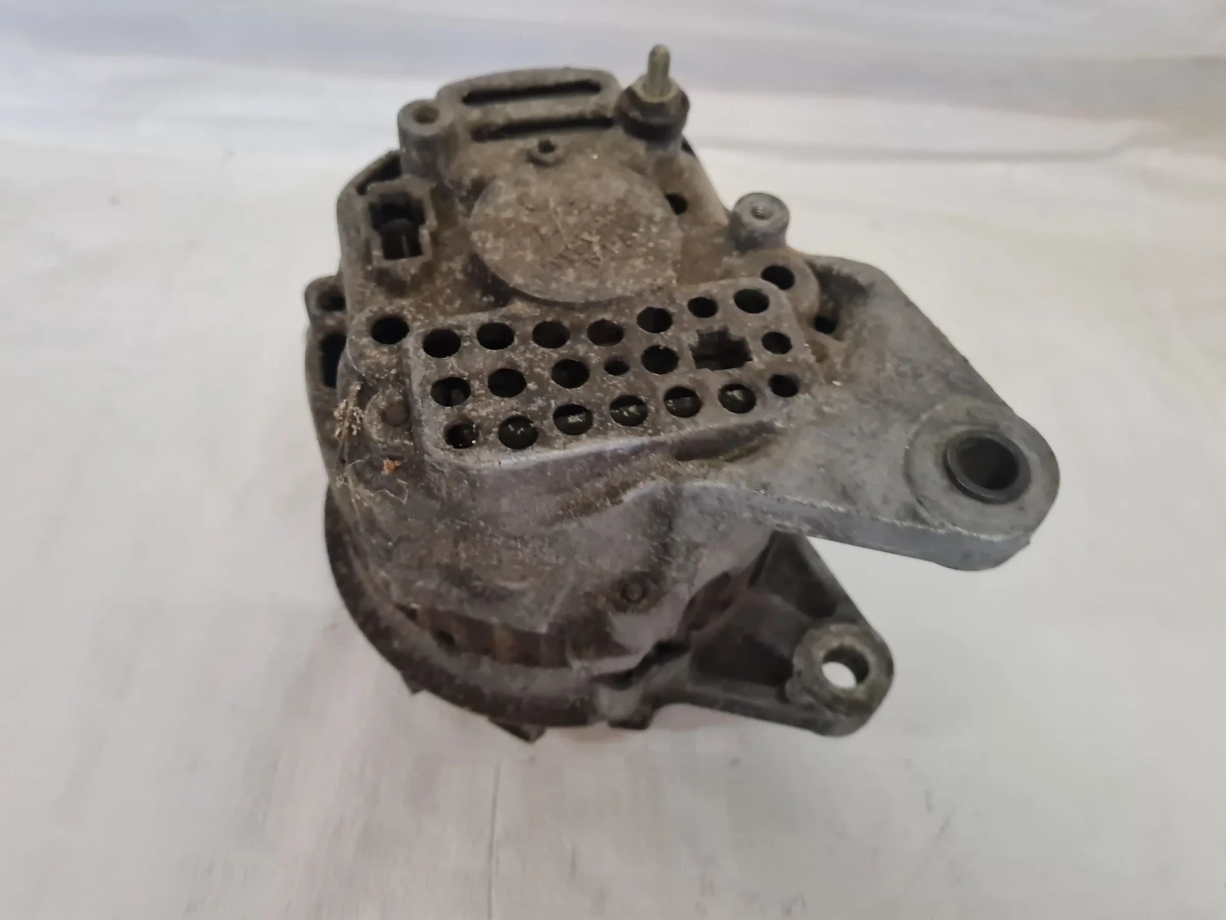 Original Nissan Micra I 1 (K10) Lichtmaschine 23100 10B10
