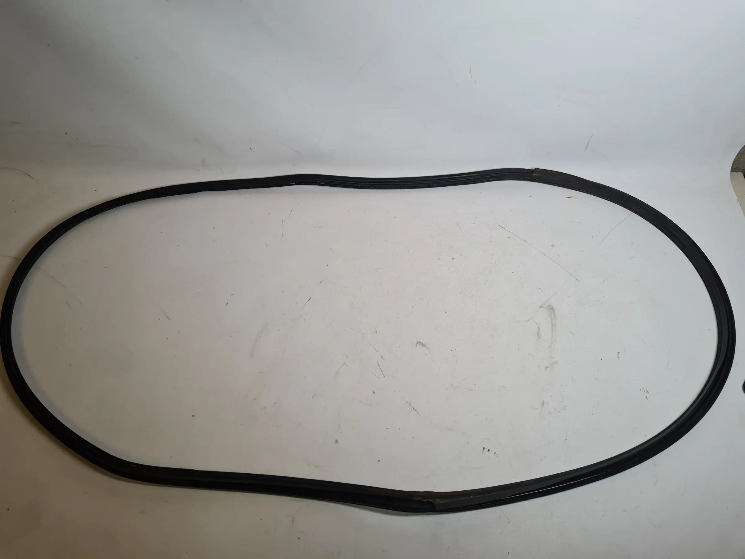ยางกันซึมกระจกหลัง BMW 5er (E60/E61) แท้ หมายเลข 51.71-7061390-03
