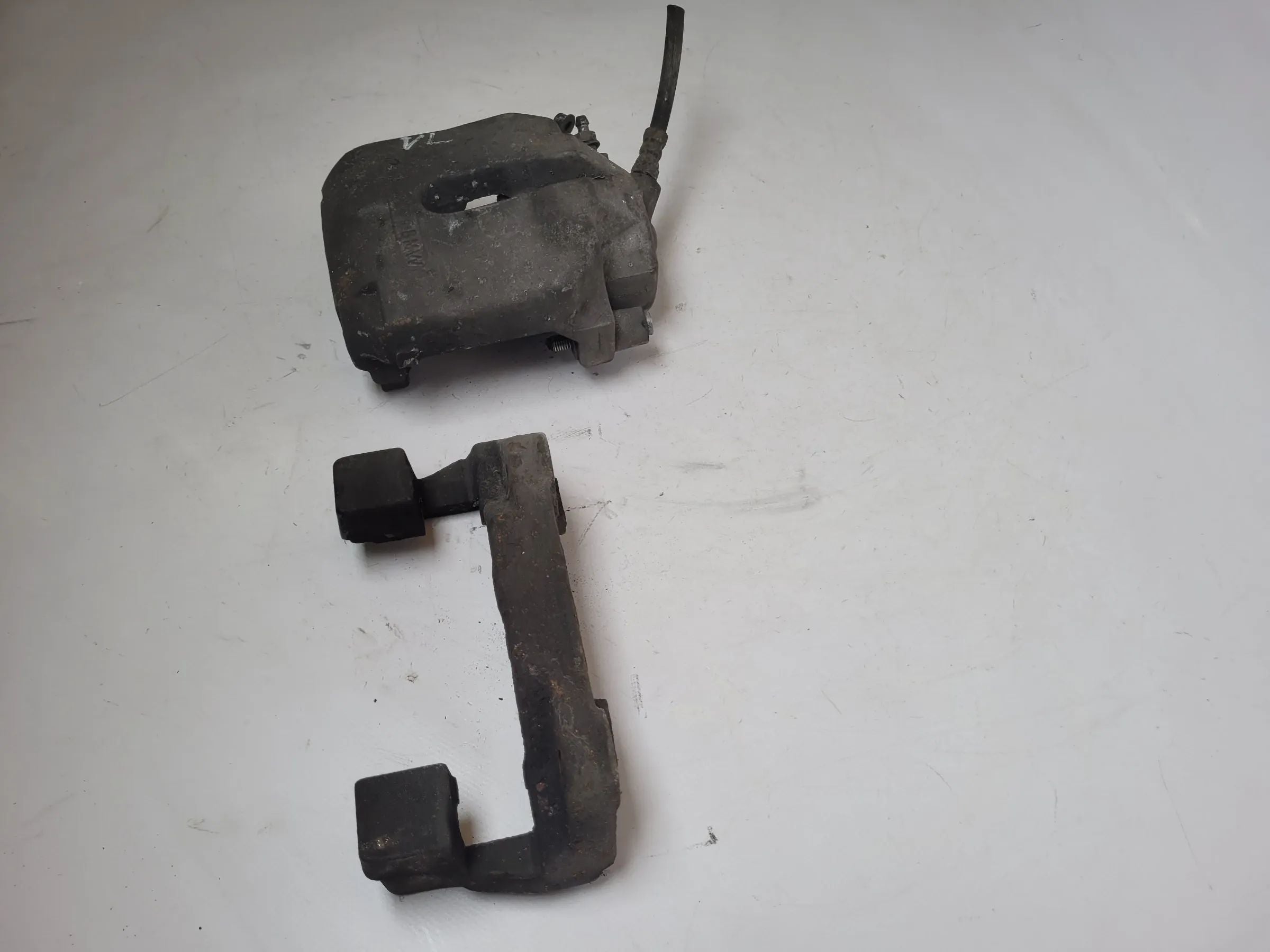Original BMW 5er E39 Bremssattel Vorne Links 60/22/296