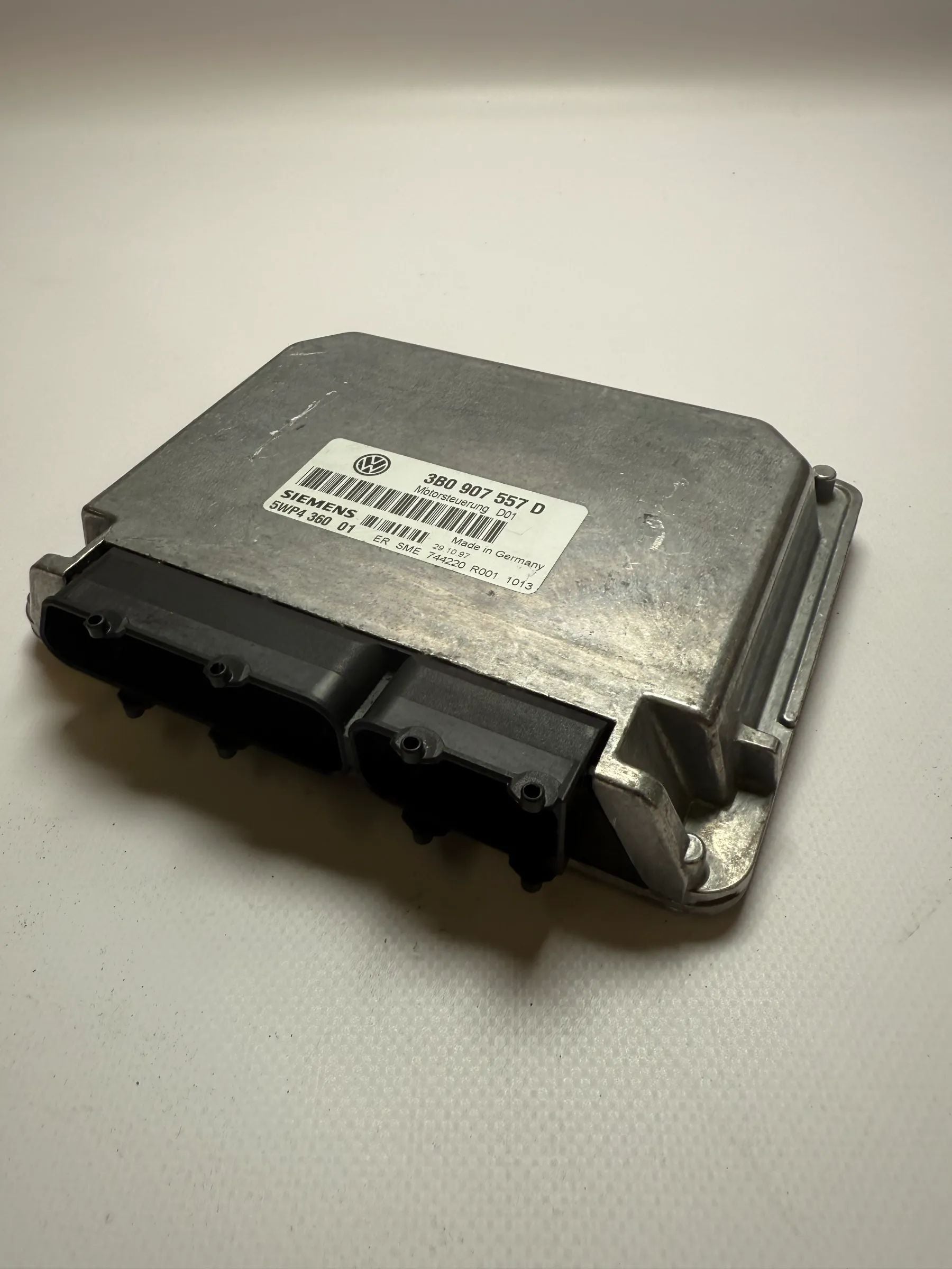 Motorsteuergerät VW Passat 3B 1.6 AHL 74KW 101PS 3B0907557D Siemens 5WP4360 01