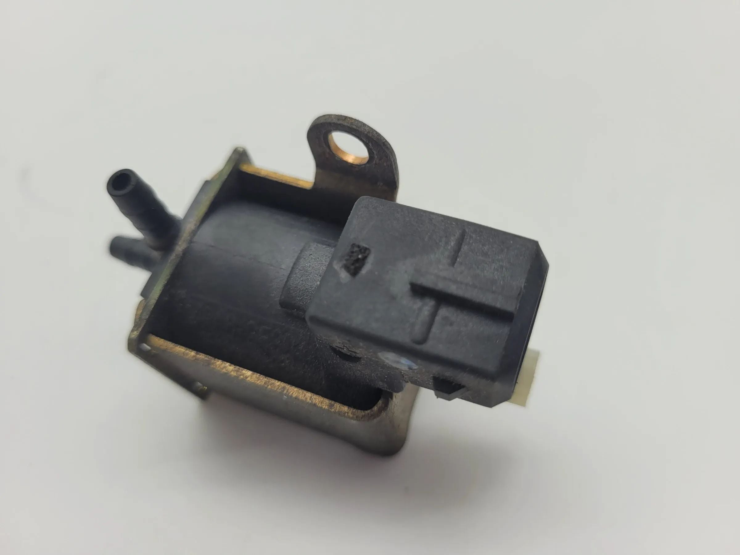 Original Audi A6 (4B2/4B4) Unterdruckventil Magnetventil 026906283H