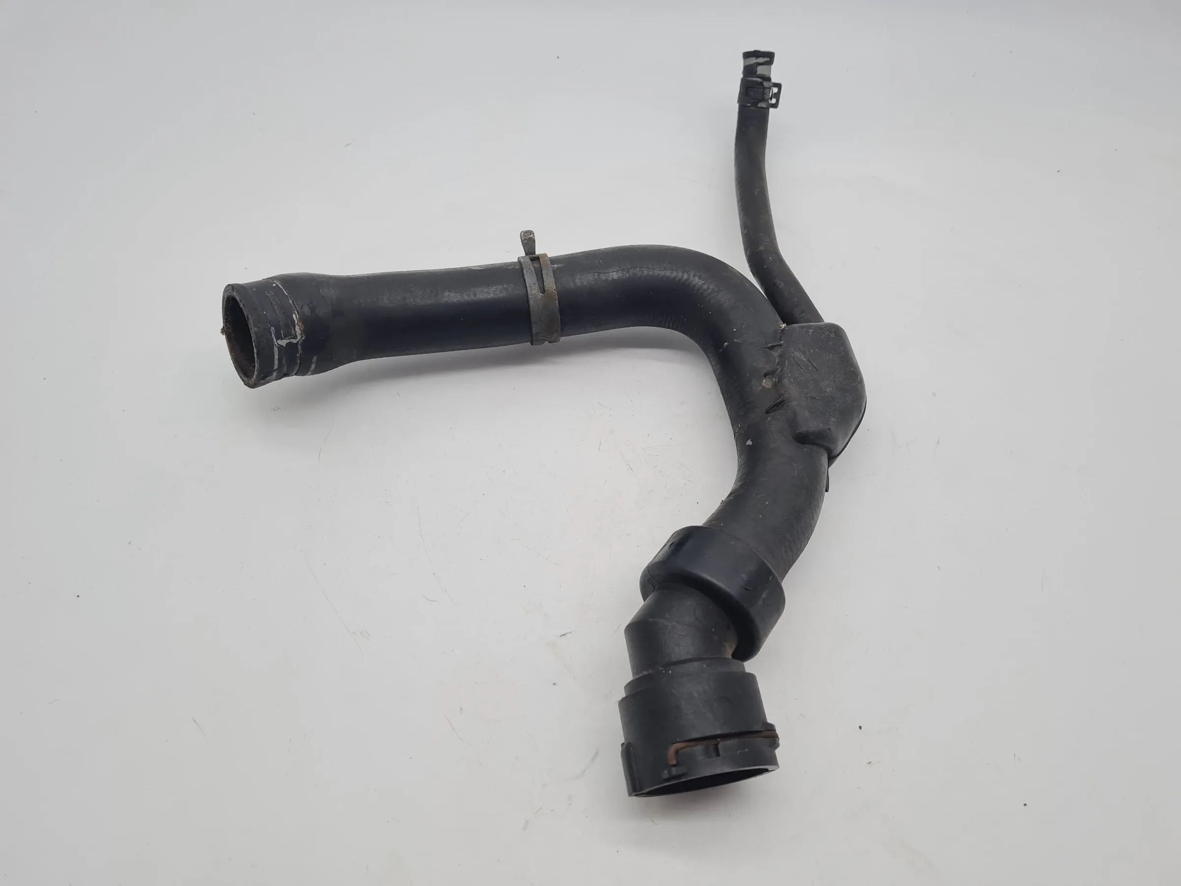 Original Audi A6 (4B2/4B4) 2.4 V6 Kühlerschlauch Kühlwasser 4B0121101C