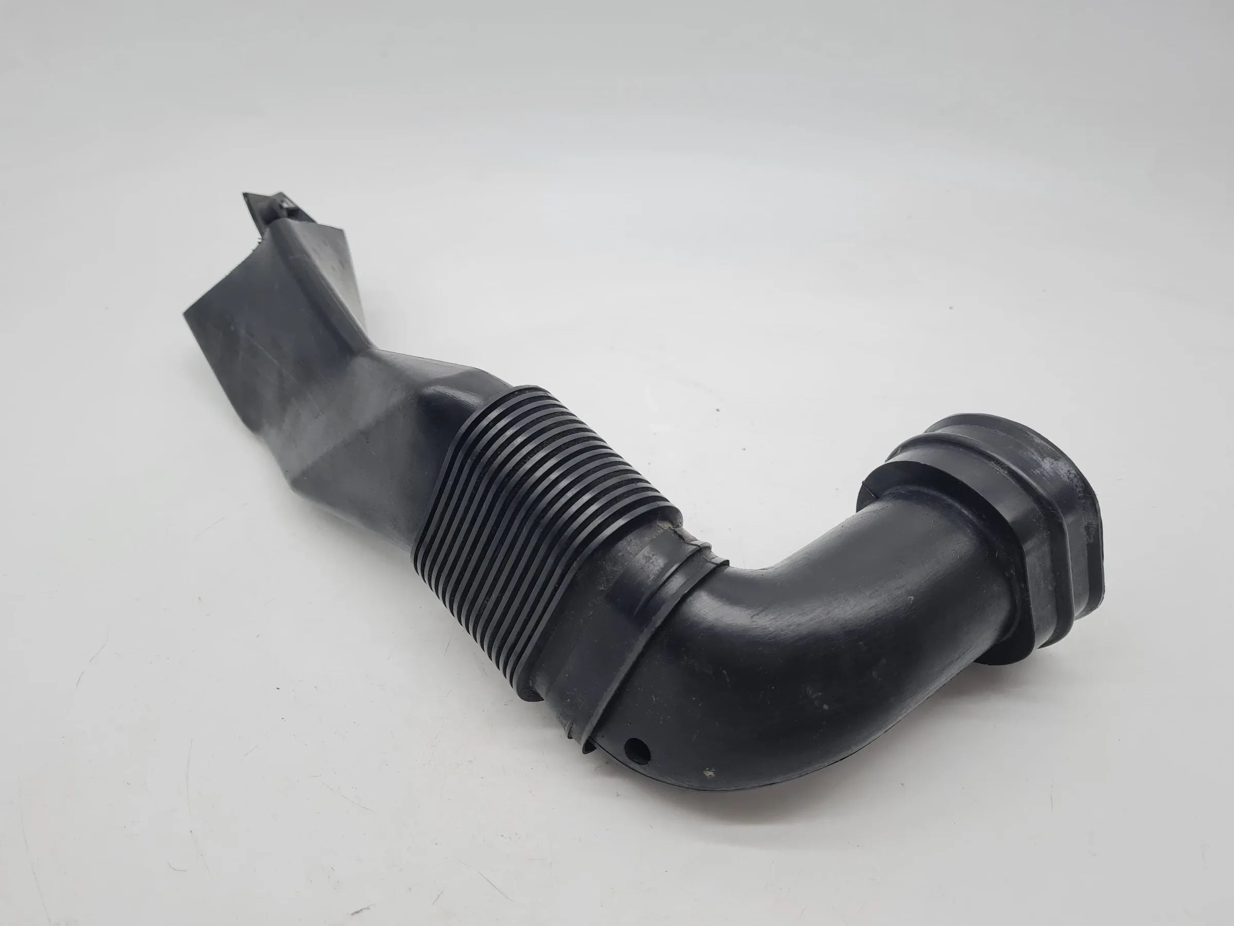 Original Audi A6 (4B2/4B4) V6 2.4 Ansaugschlauch Ansaugrohr Rohr 4B0903655